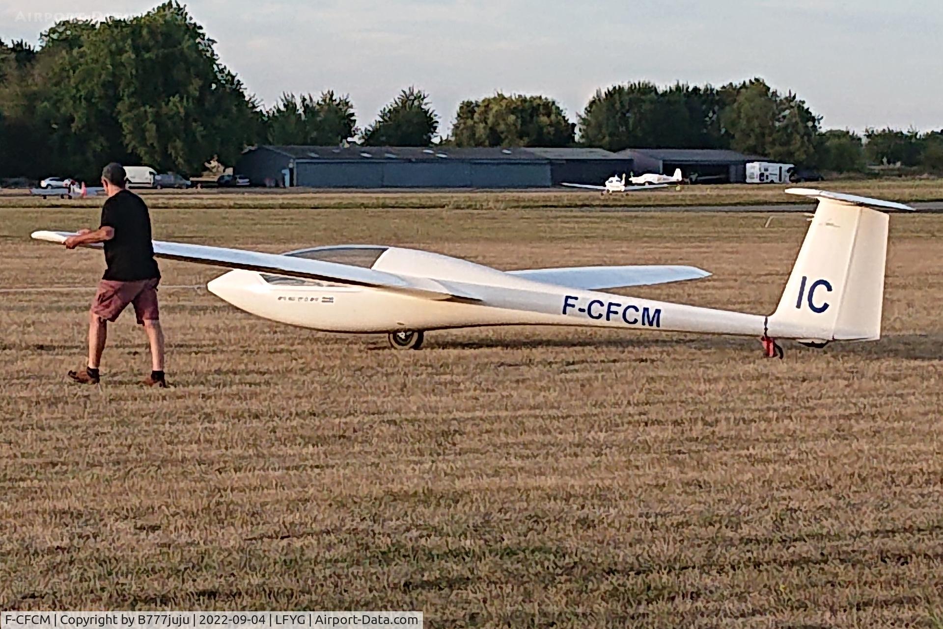 F-CFCM, Grob G-102-77J Astir Jeans C/N 2177, at Cambrai 2022 airshow