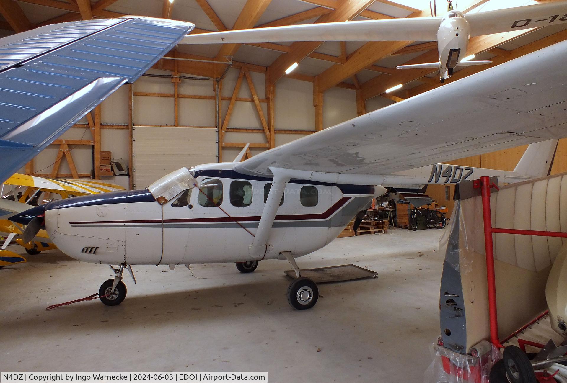 N4DZ, 1978 Cessna P337H C/N P3370313, Cessna P337H Pressurized Super Skymaster at Bienenfarm airfield (home of part of the collection of Quax, association for the promotion of historic aircraft e.V.), Paulinenaue
