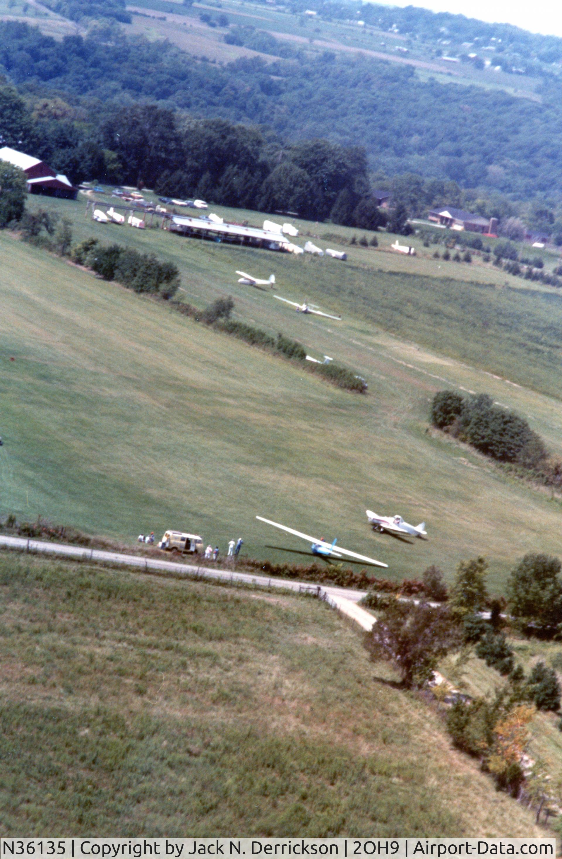 N36135, 1981 Schweizer SGS 2-33A C/N 564, Mid-1980's CCSC