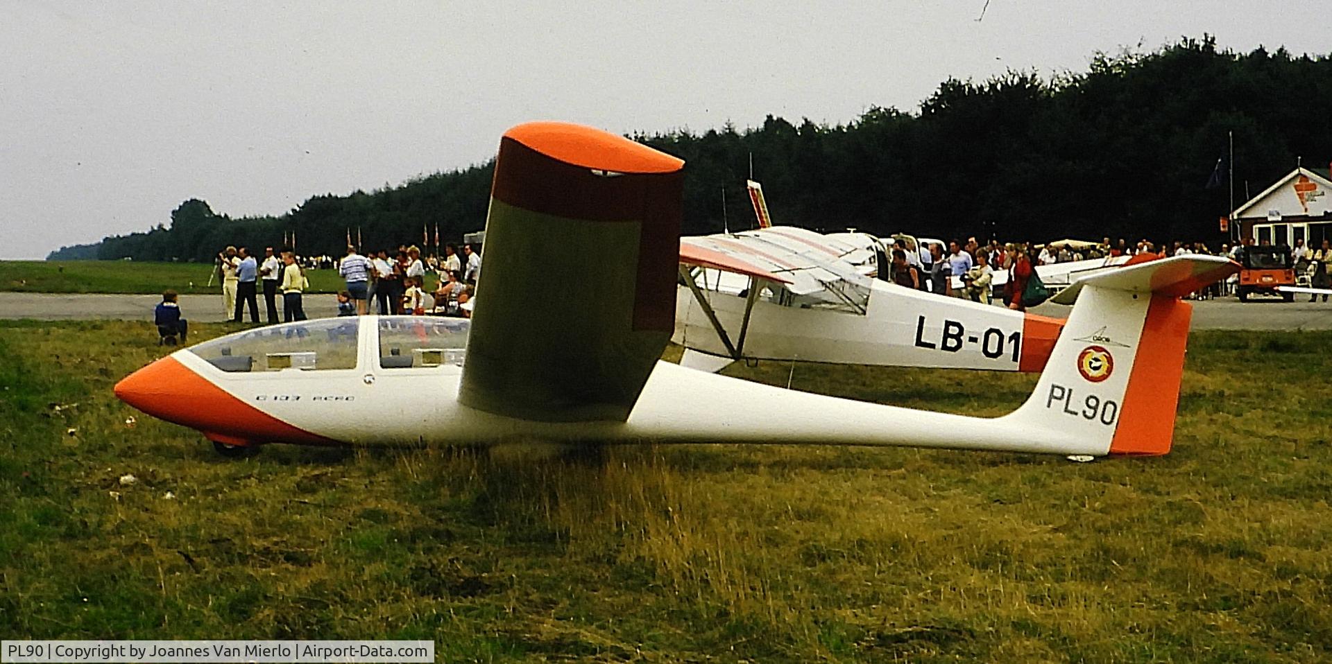 PL90, Grob G-103A Twin II Acro C/N 3732-K-47, ex-slide