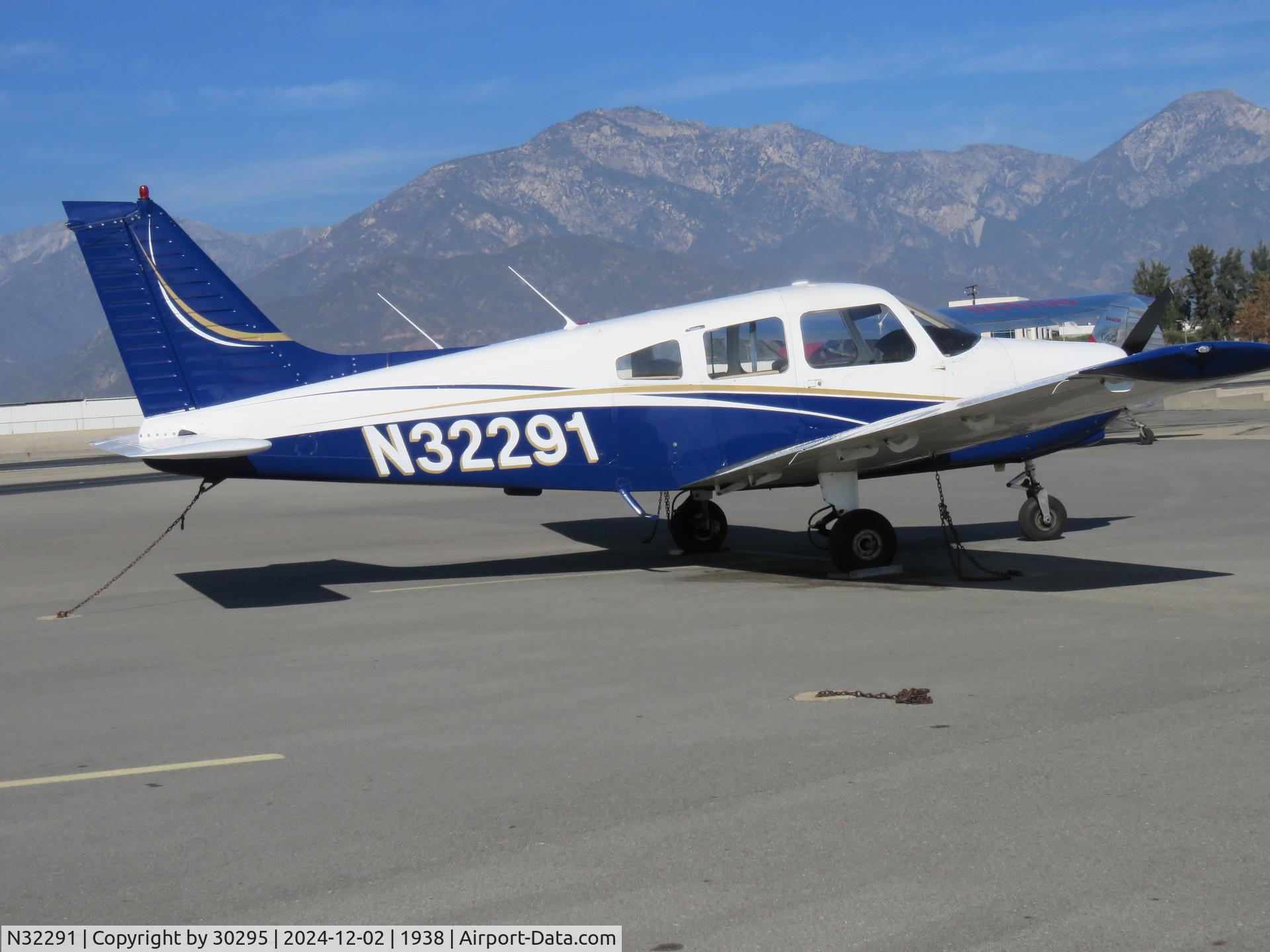 N32291, 1974 Piper PA-28-151 C/N 28-7515114, Parked