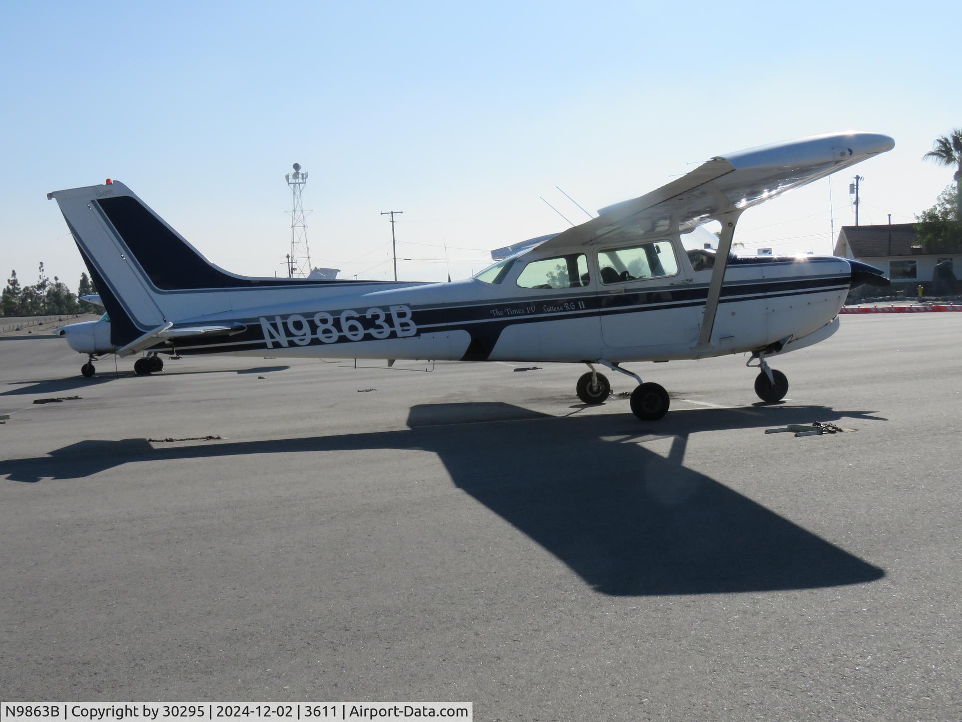 N9863B, 1982 Cessna 172RG Cutlass RG C/N 172RG1059, Parked