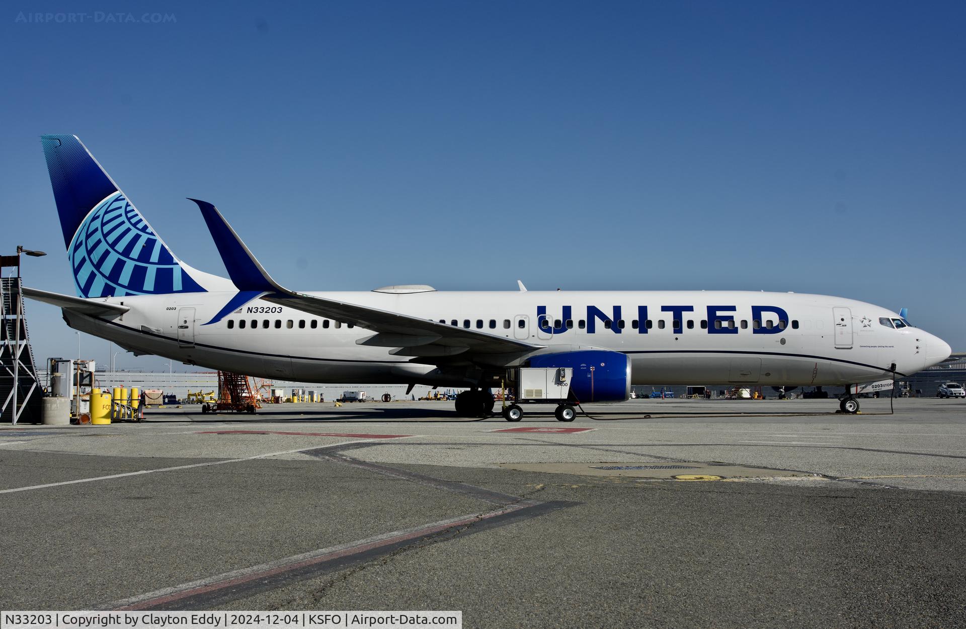 N33203, 2000 Boeing 737-824 C/N 30613, SFO 2024.