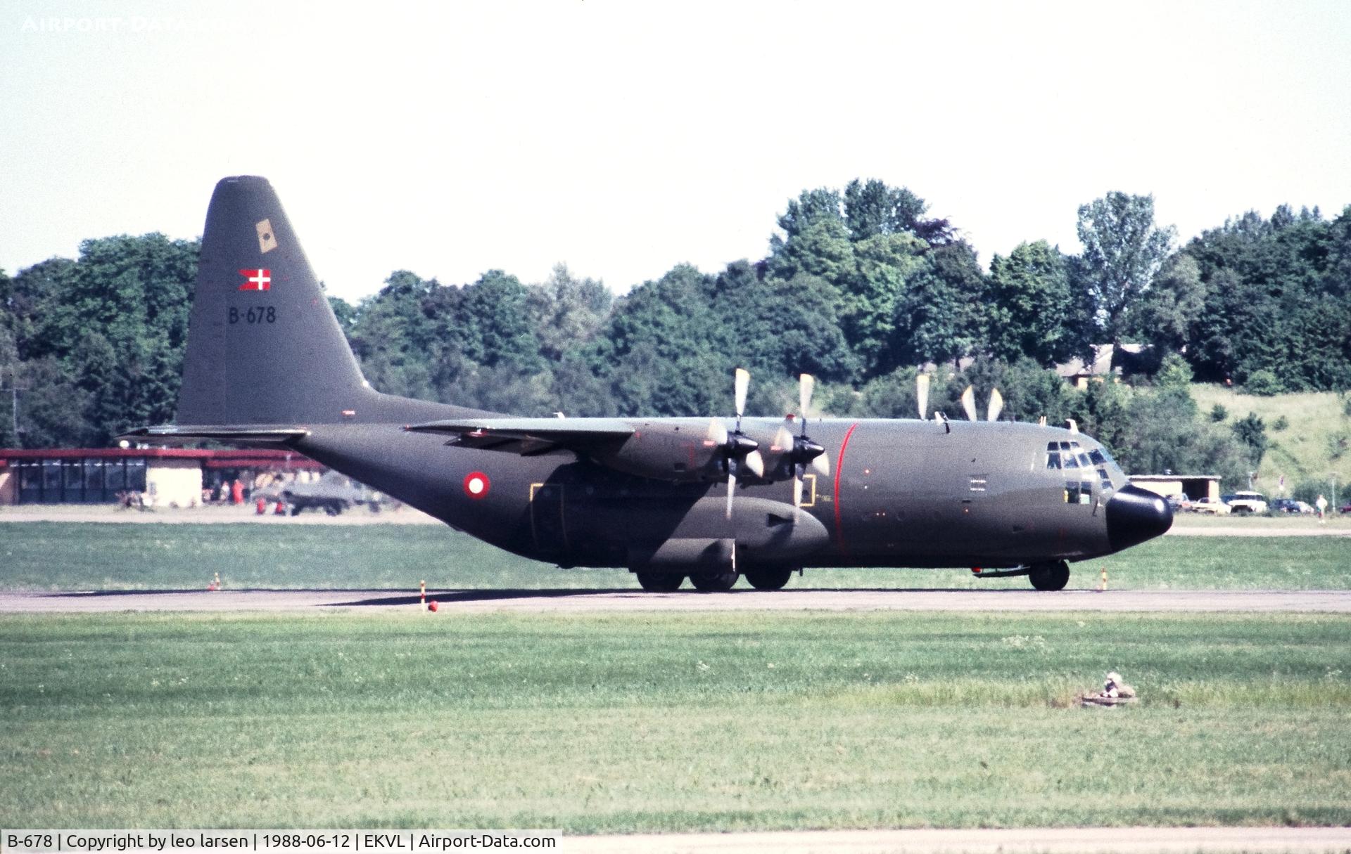 B-678, 1973 Lockheed C-130H Hercules C/N 382-4572, Værløse Air Base 12.6.1988