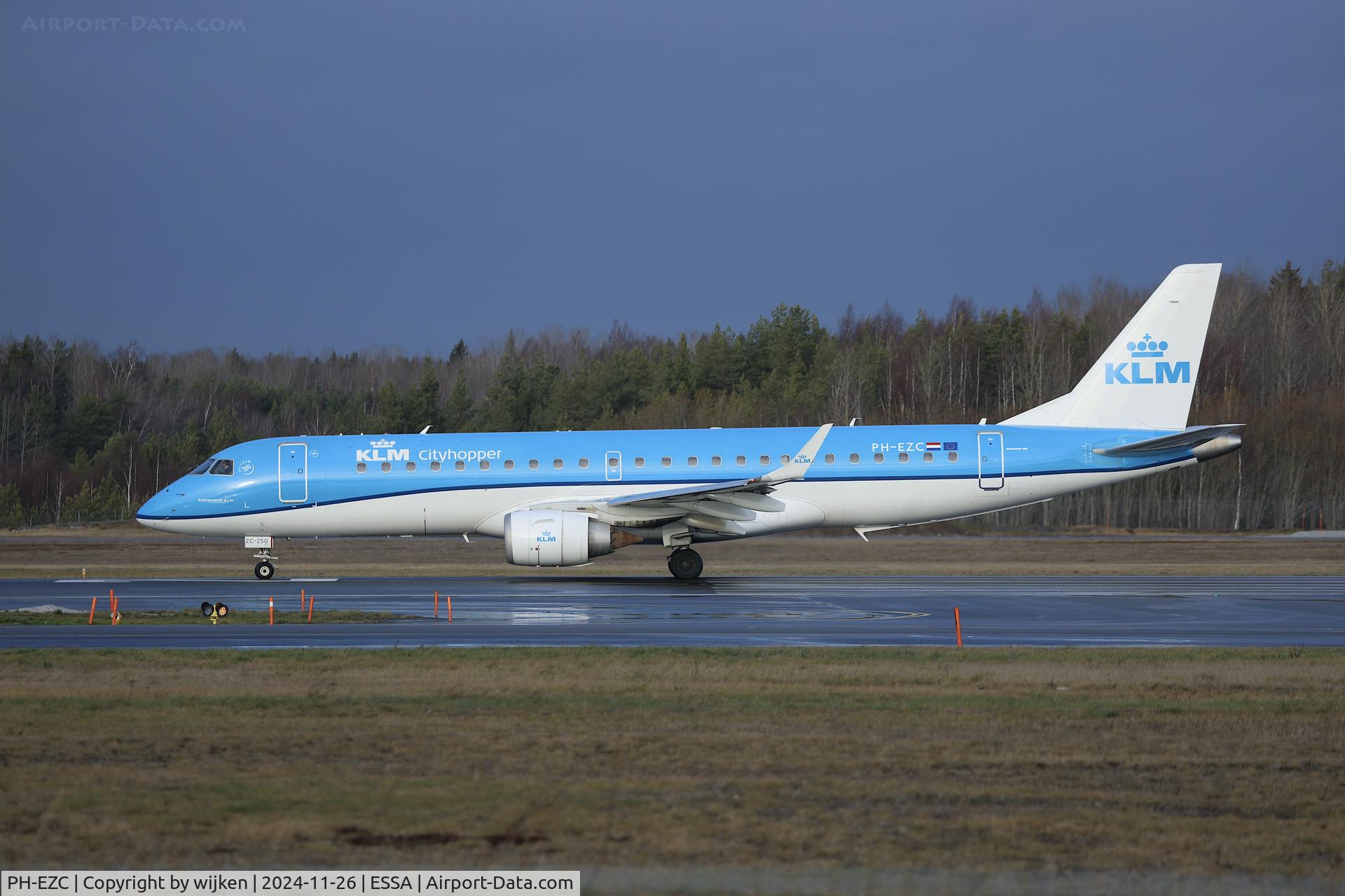 PH-EZC, 2008 Embraer 190LR (ERJ-190-100LR) C/N 19000250, Rwy 26