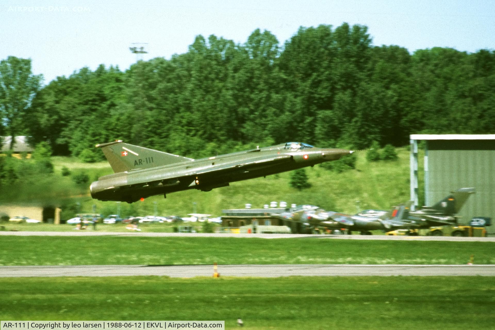 AR-111, 1972 Saab RF-35 Draken C/N 35-1111, Værløse Air Base 12.6.1988