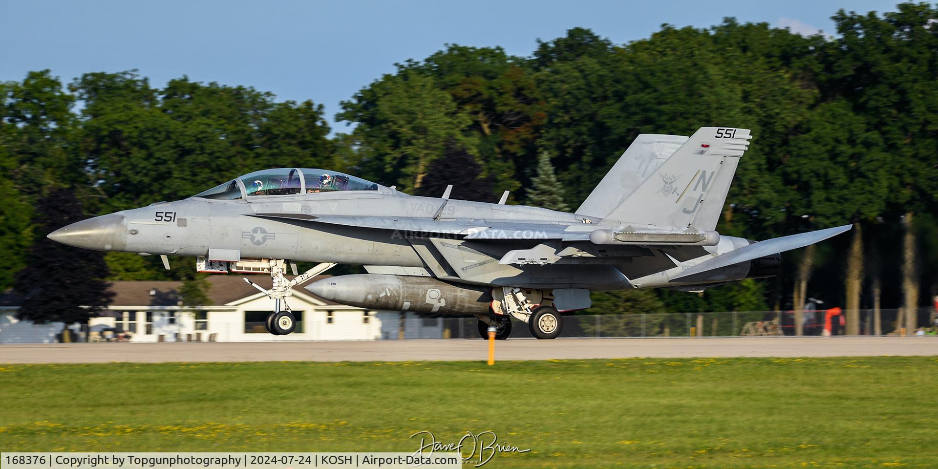 168376, Boeing EA-18G Growler C/N G-62, GRIZZLY12 touching down