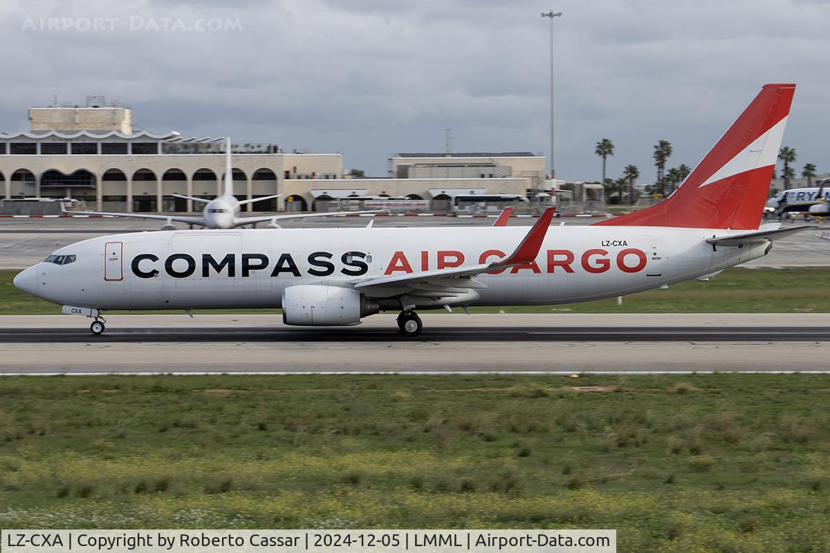 LZ-CXA, 1999 Boeing 737-856F C/N 28826, Runway 31