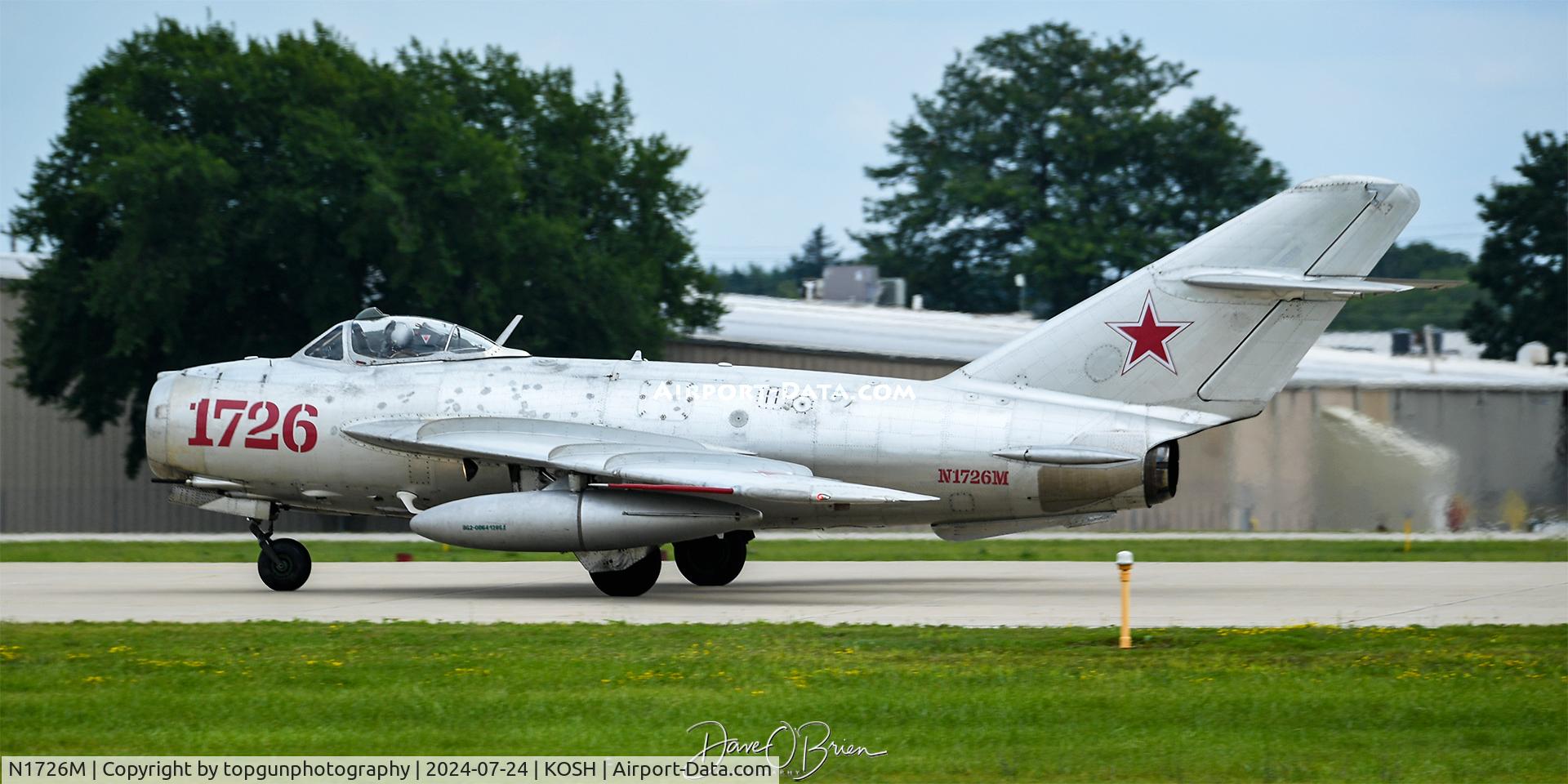 N1726M, 1960 WSK-PZL Mielec MiG 17F (LIM 5) C/N C017-26, MIG-17 Display departing