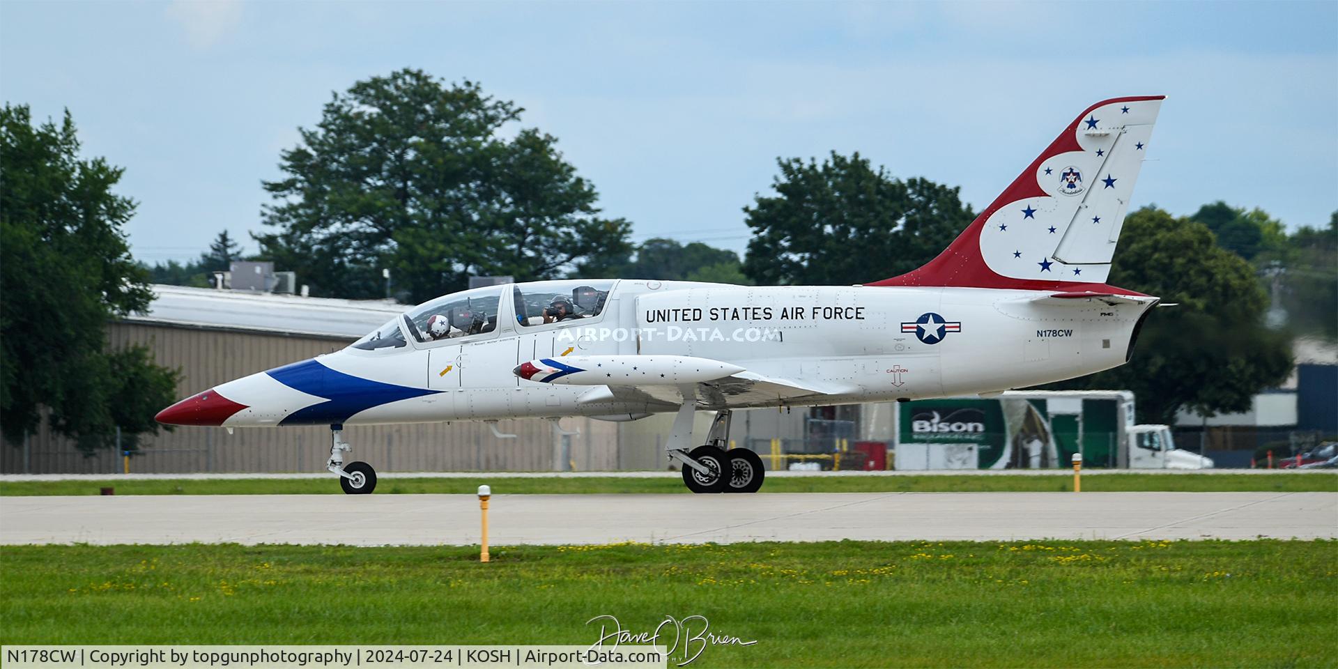 N178CW, 1984 Aero L-39 Albatros C/N 432848, Thunderbird Painted L-39
