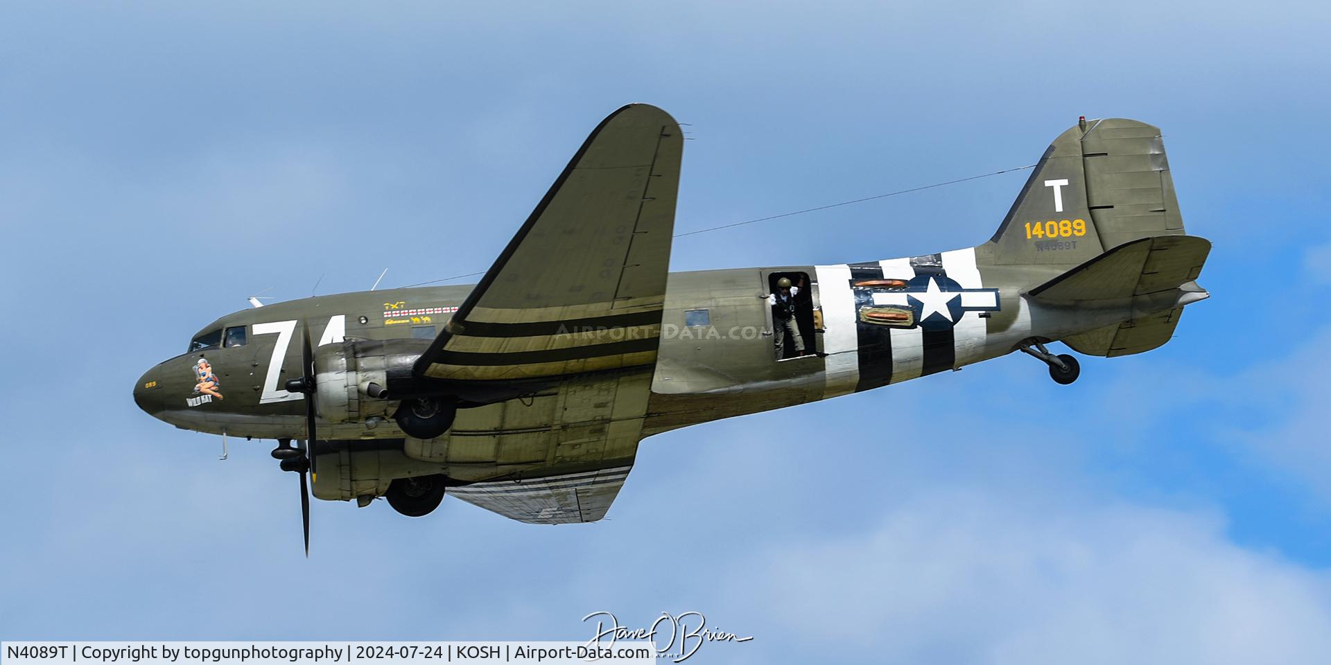 N4089T, 1941 Douglas DC-3 C/N 4089, Ready to jump