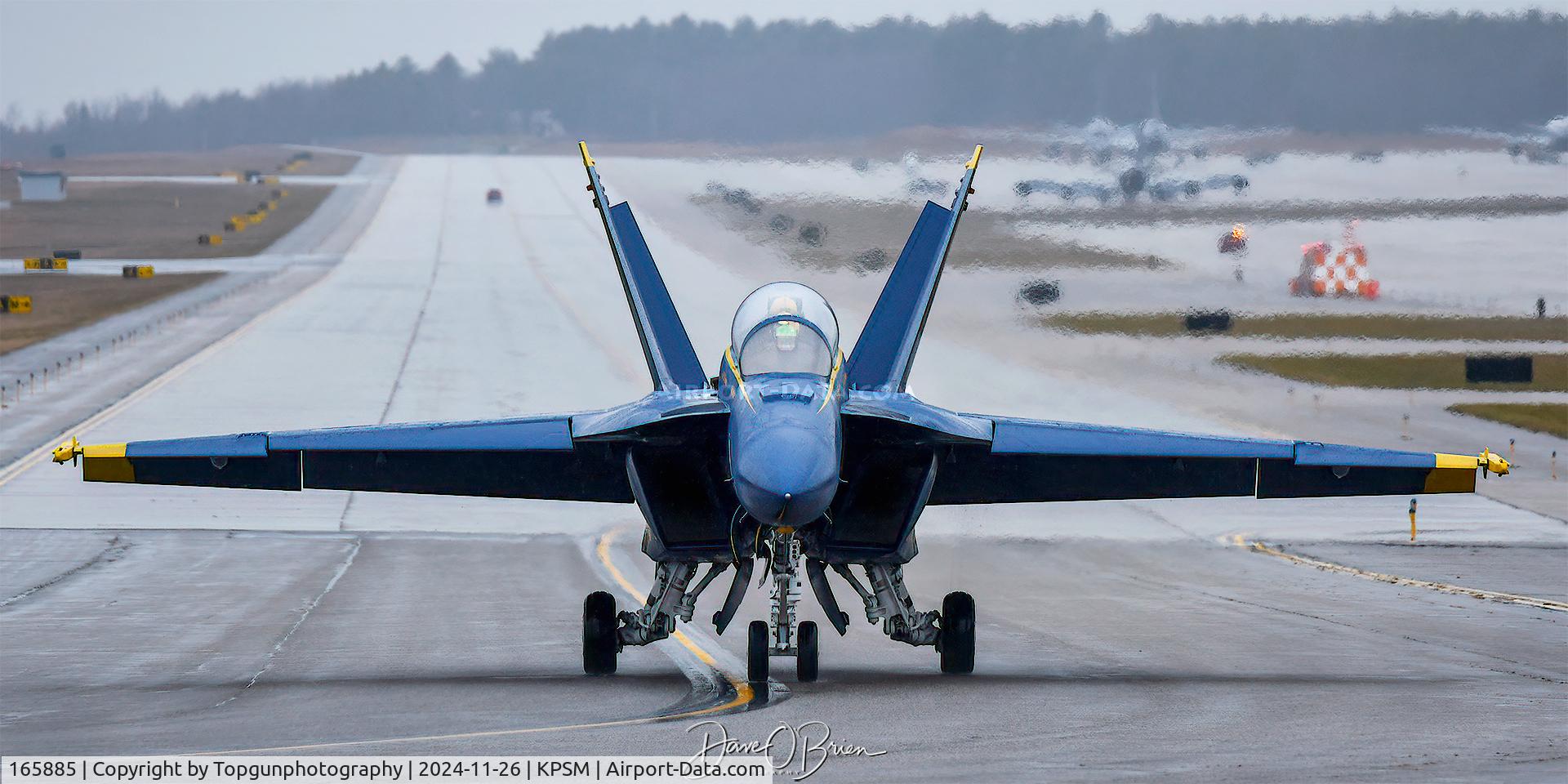 165885, Boeing F/A-18F C/N F045, BLUE ANGELs 7 & 8 taxiing up to the 34 Hammerhead to punch in their flight around the weather