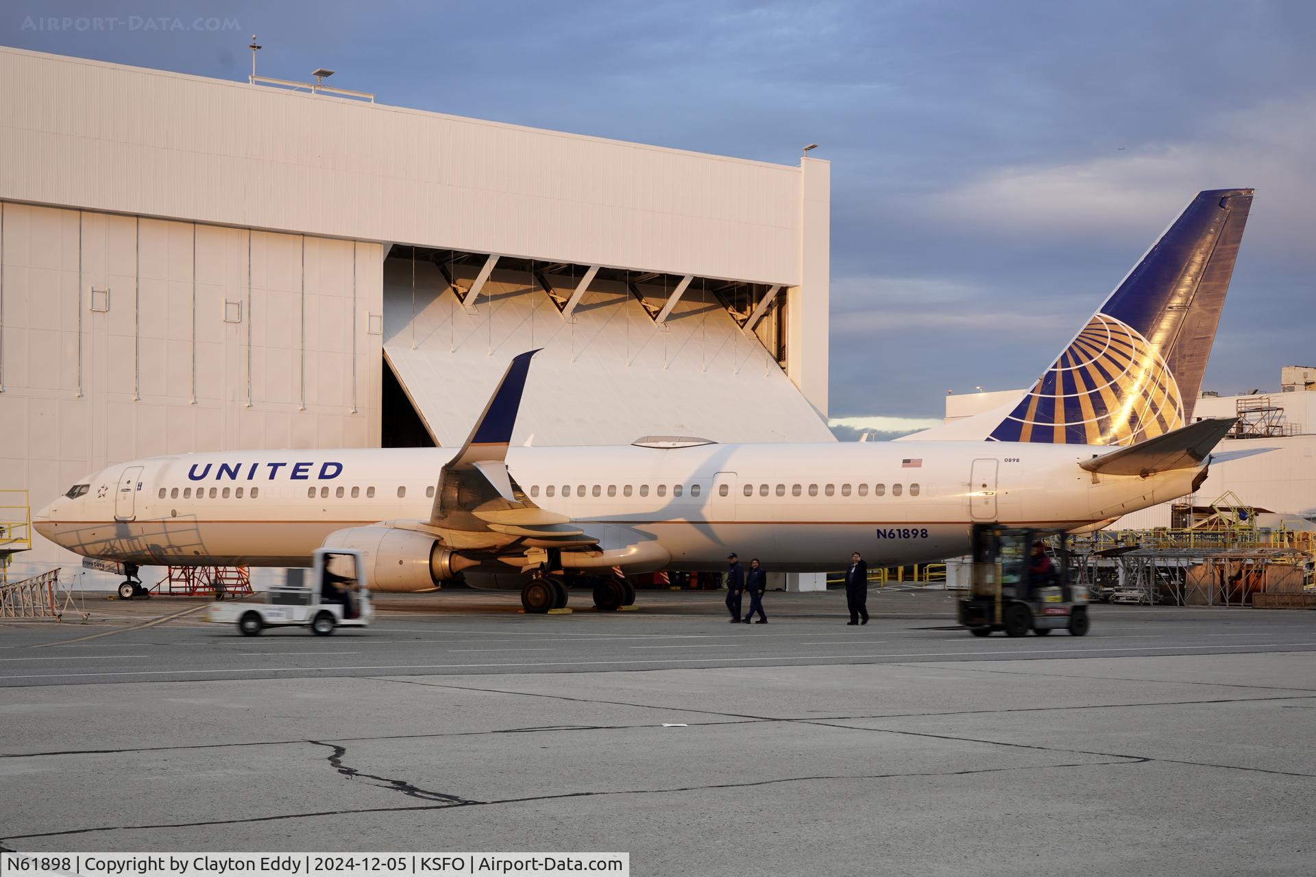 N61898, 2016 Boeing 737-900/ER C/N 62815, SFO 2024.