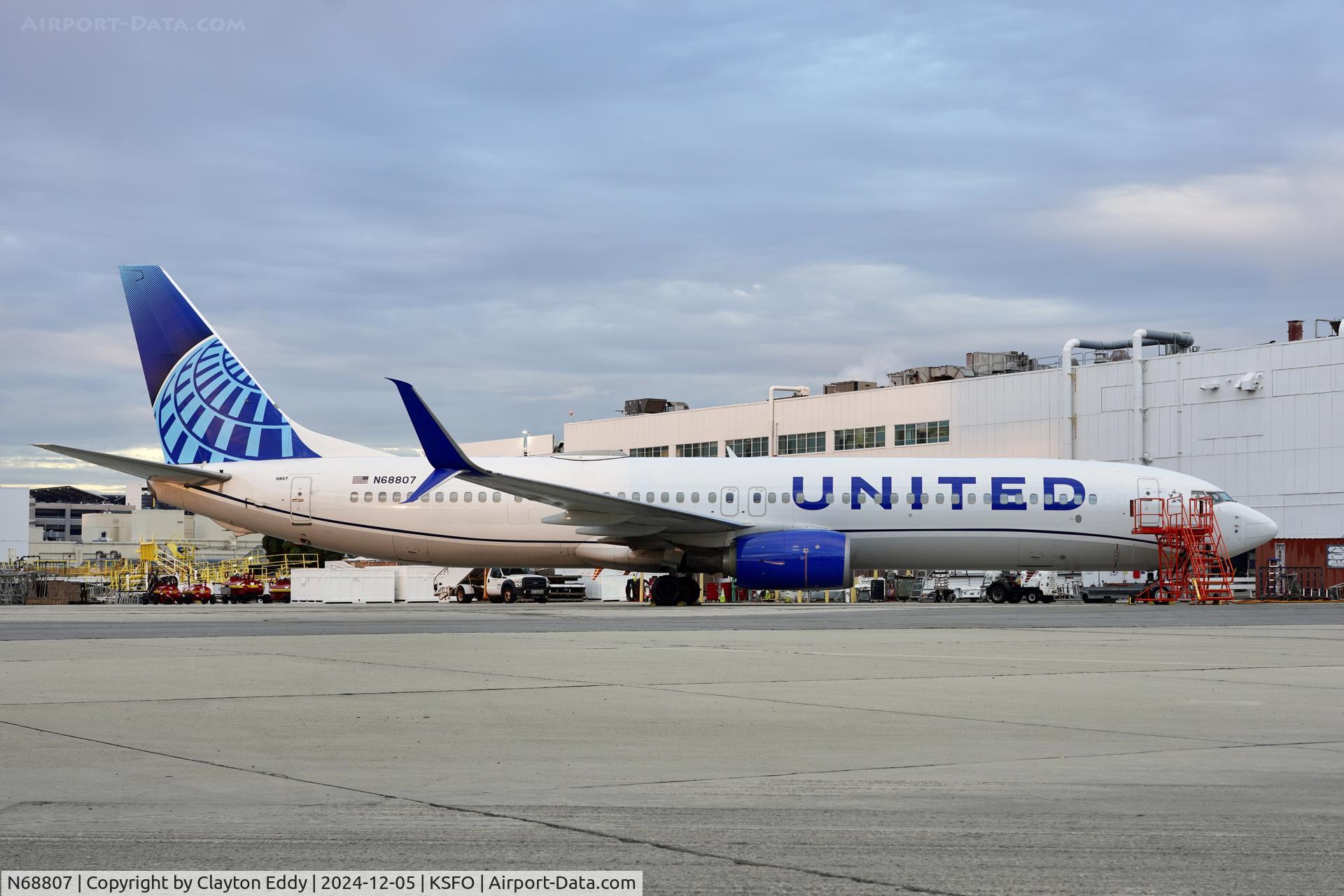 N68807, 2013 Boeing 737-924/ER C/N 42819, SFO 2024.