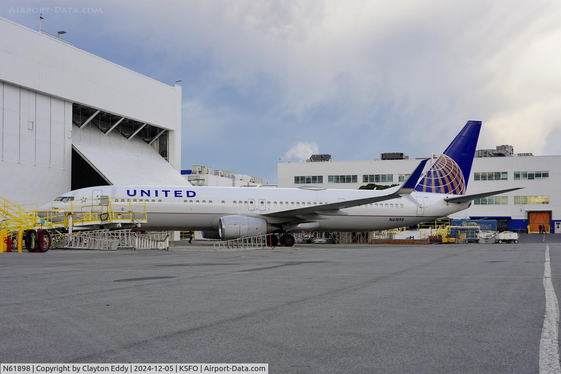 N61898, 2016 Boeing 737-900/ER C/N 62815, SFO 2024.