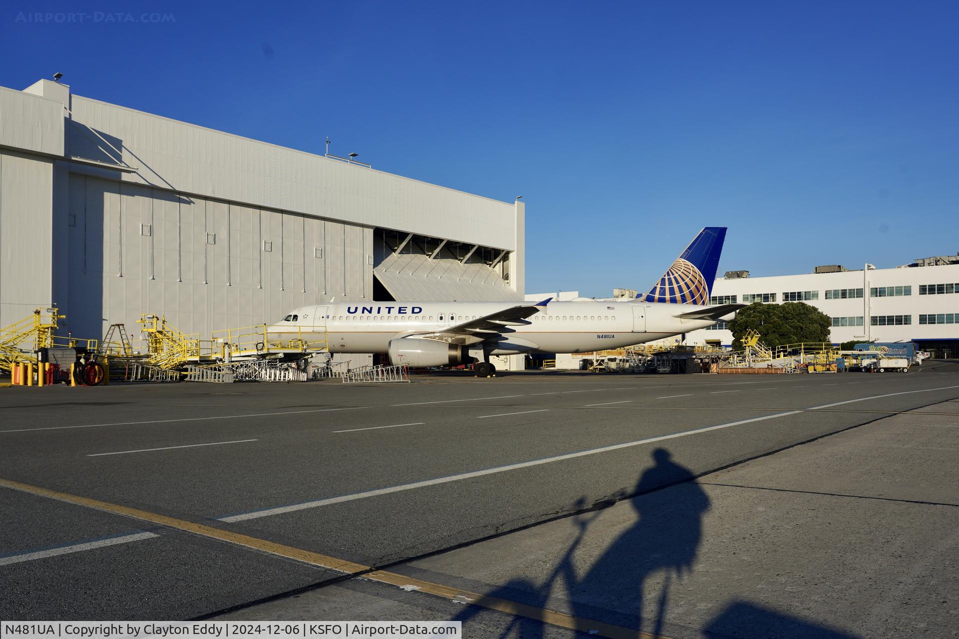 N481UA, 2001 Airbus A320-232 C/N 1559, SFO 2024.