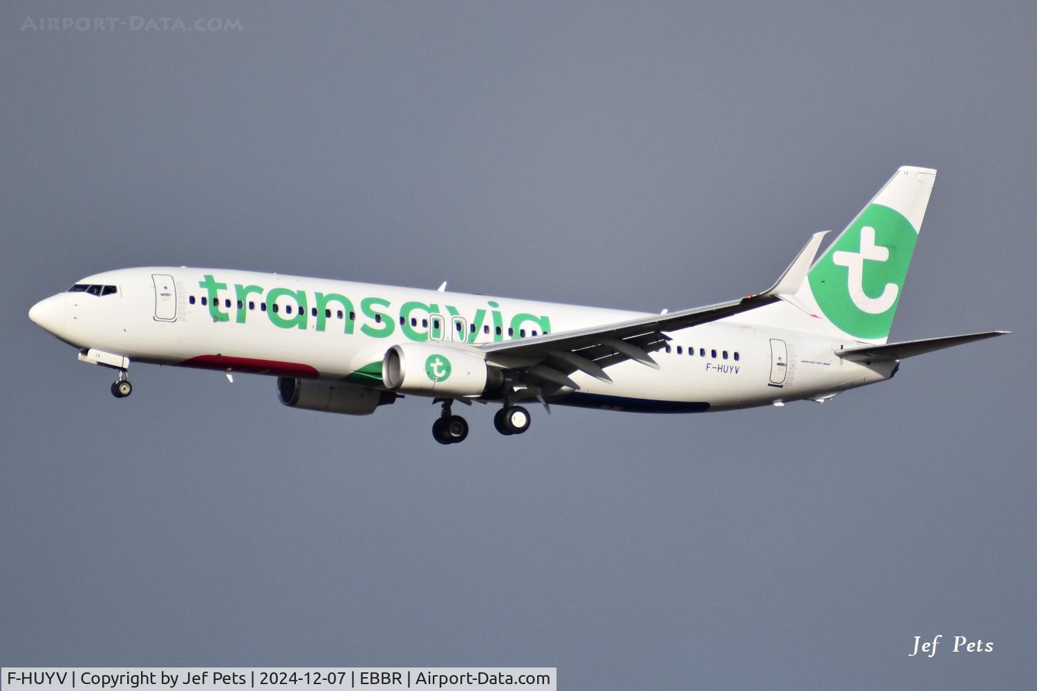 F-HUYV, 2011 Boeing 737-8K5 C/N 37253, Landing at Brussels Airport.