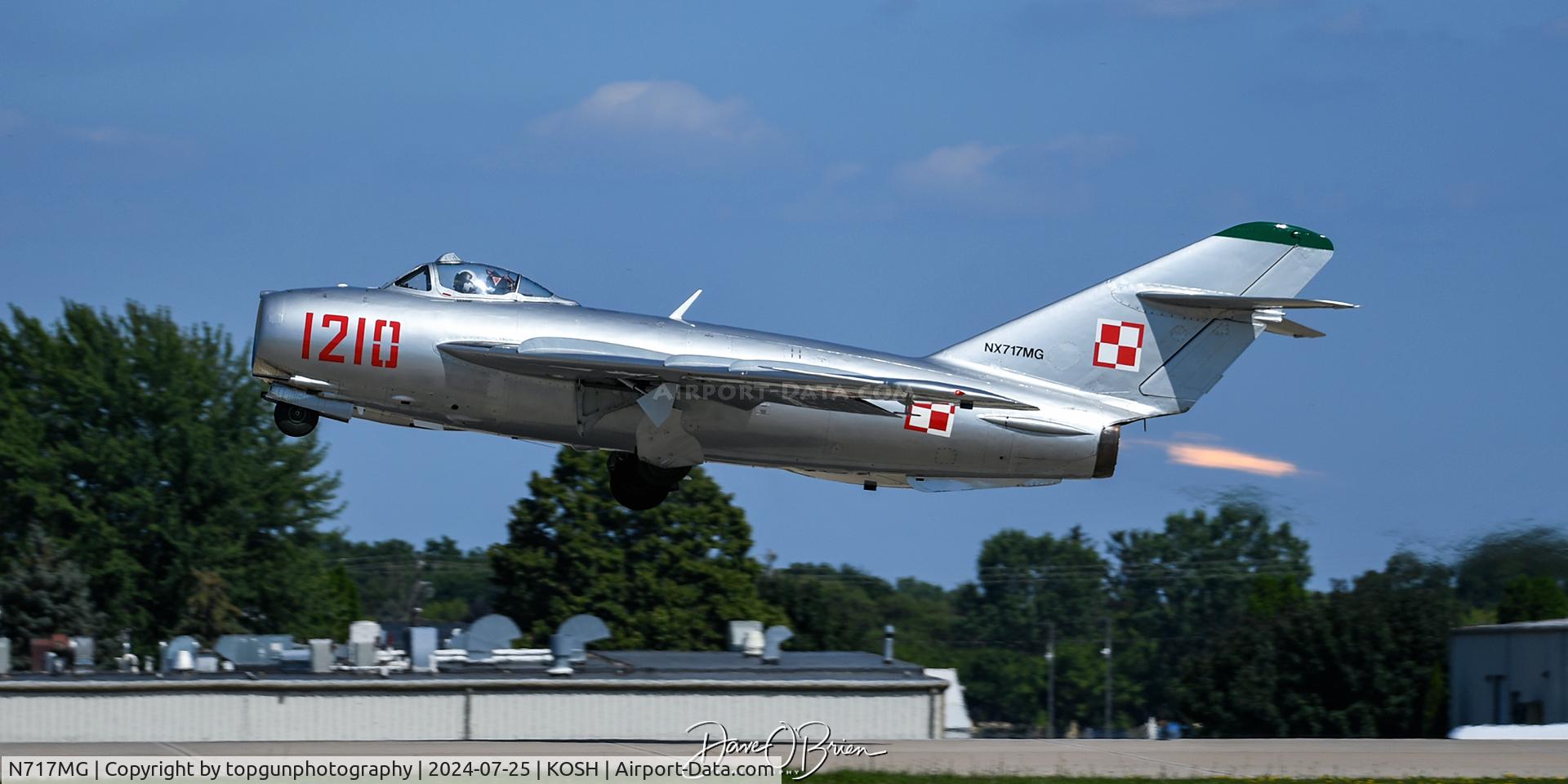 N717MG, 1957 PZL-Mielec Lim-5 (MiG-17F) C/N 1C1210, Lift Off