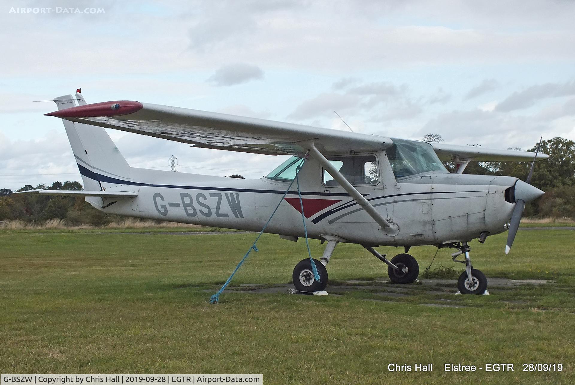 G-BSZW, 1977 Cessna 152 C/N 152-81072, Elstree