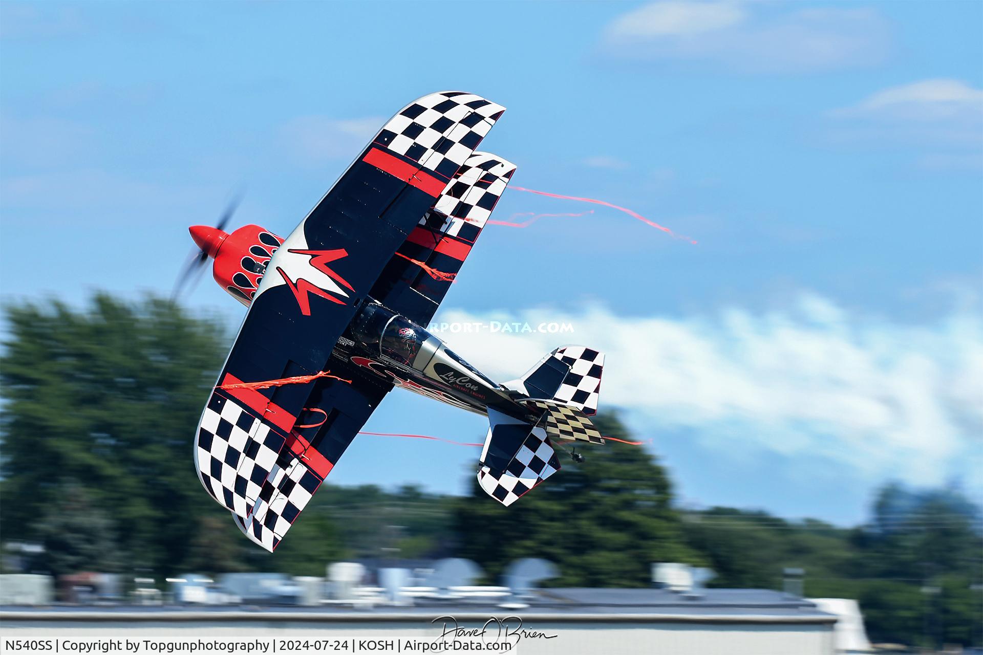 N540SS, 2011 Pitts S-2S Special C/N 006, Prometheus waves to the crowd