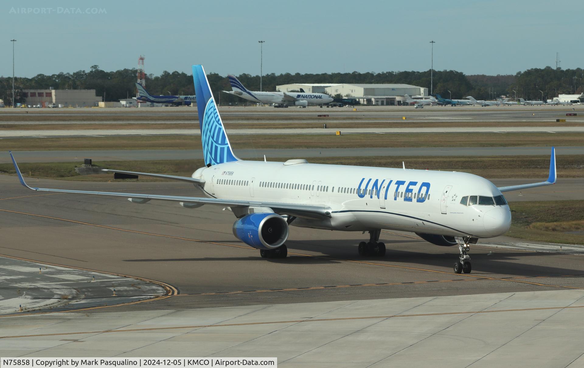 N75858, 2004 Boeing 757-324 C/N 32817, Boeing 757-324