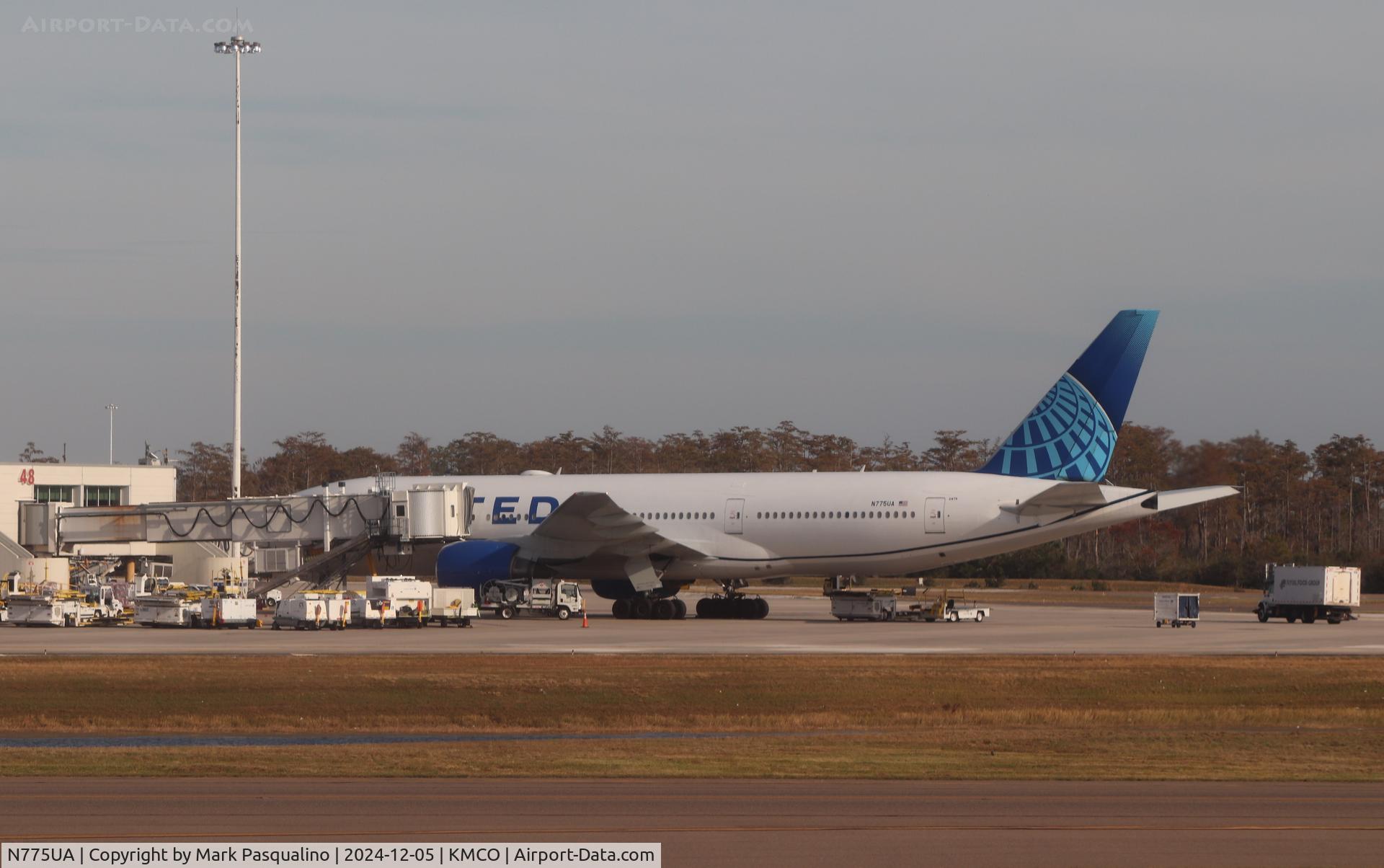 N775UA, 1995 Boeing 777-222 C/N 26947, Boeing 777-222