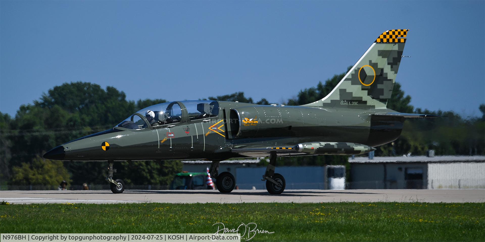 N976BH, 1976 Aero L-39C Albatros C/N 63 06 41, Landing after the L-39 display