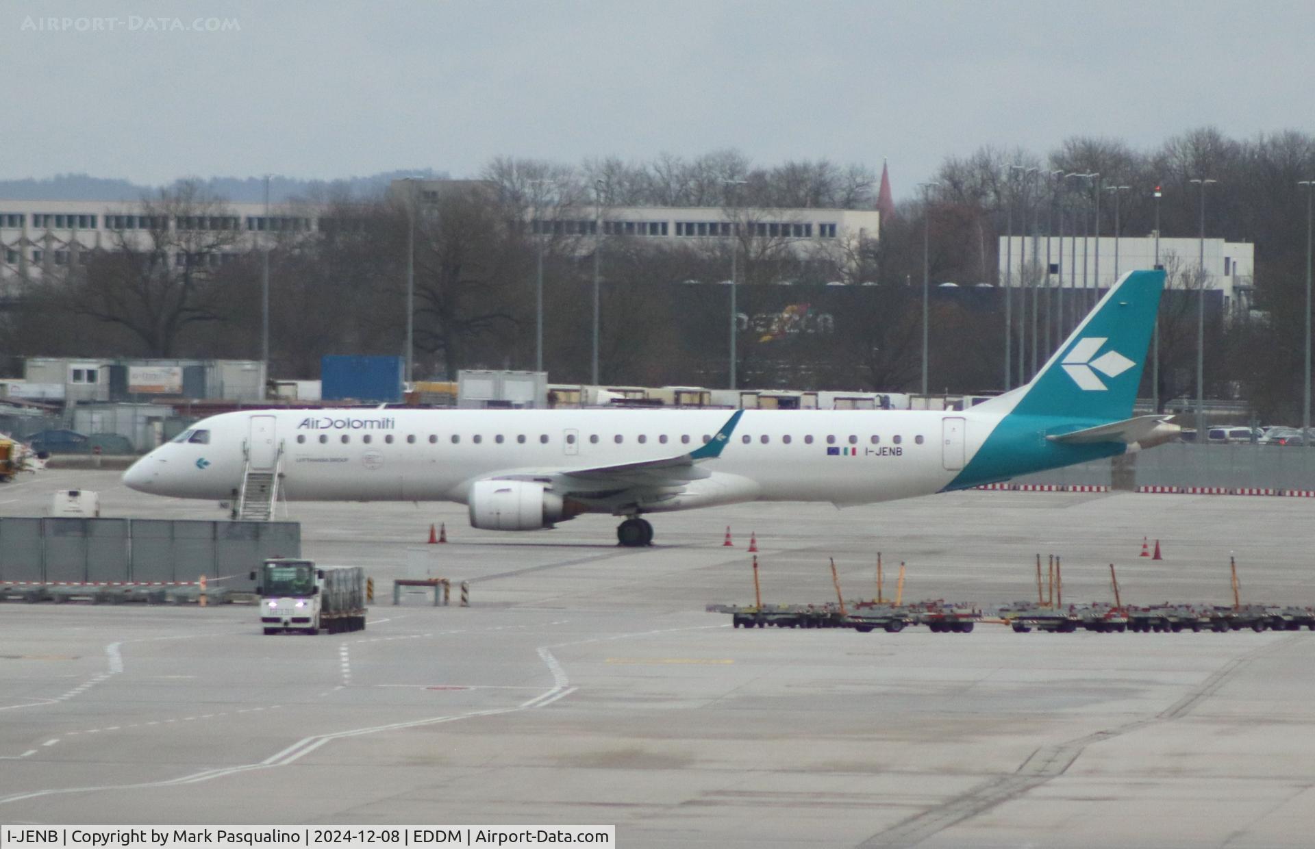 I-JENB, 2009 Embraer 195LR (ERJ-190-200LR) C/N 320, ERJ-190-200LR