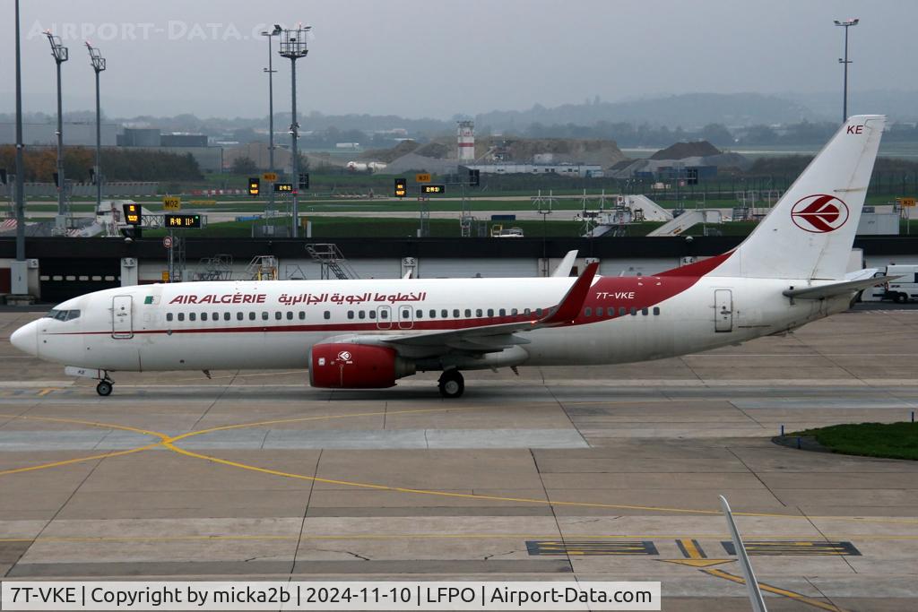 7T-VKE, 2010 Boeing 737-8D6 C/N 40859, Taxiing