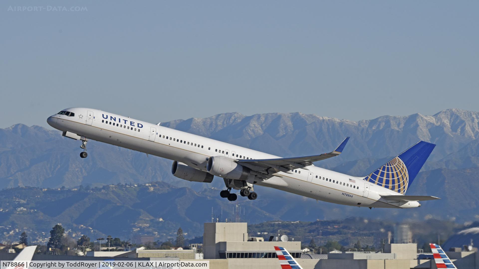 N78866, 2002 Boeing 757-33N C/N 32591, Departing LAX on 25R
