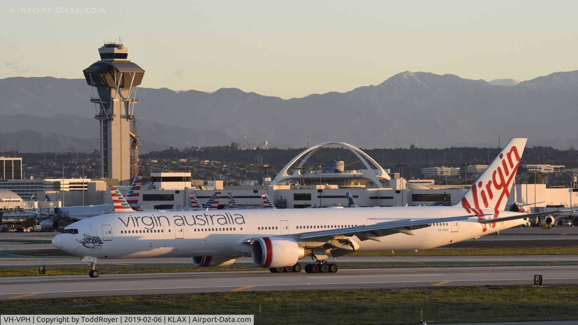 VH-VPH, 2010 Boeing 777-3ZG/ER C/N 37943, Arrived at LAX on 25L