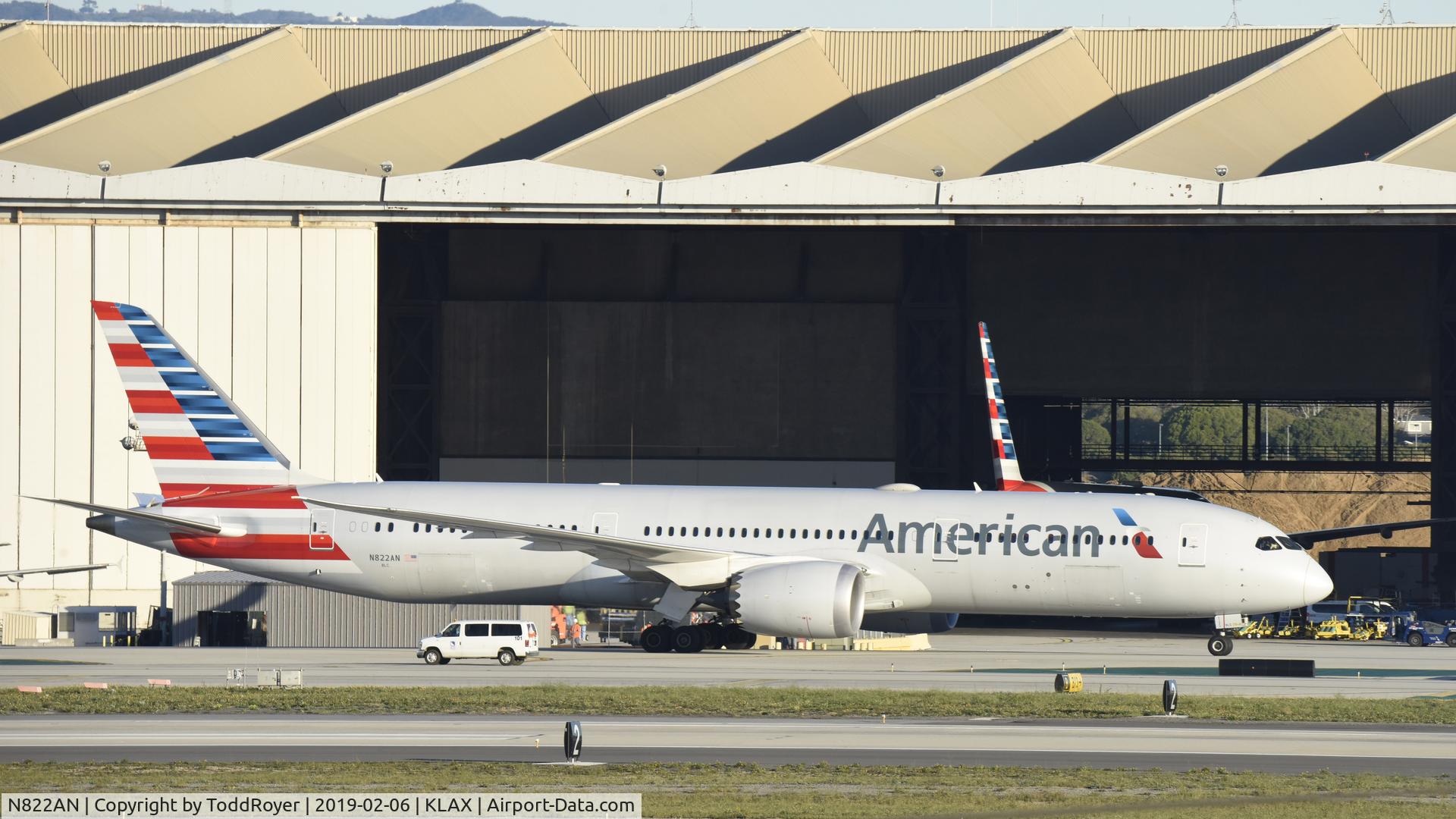 N822AN, 2016 Boeing 787-9 Dreamliner Dreamliner C/N 40642, Taxiing to gate at LAX