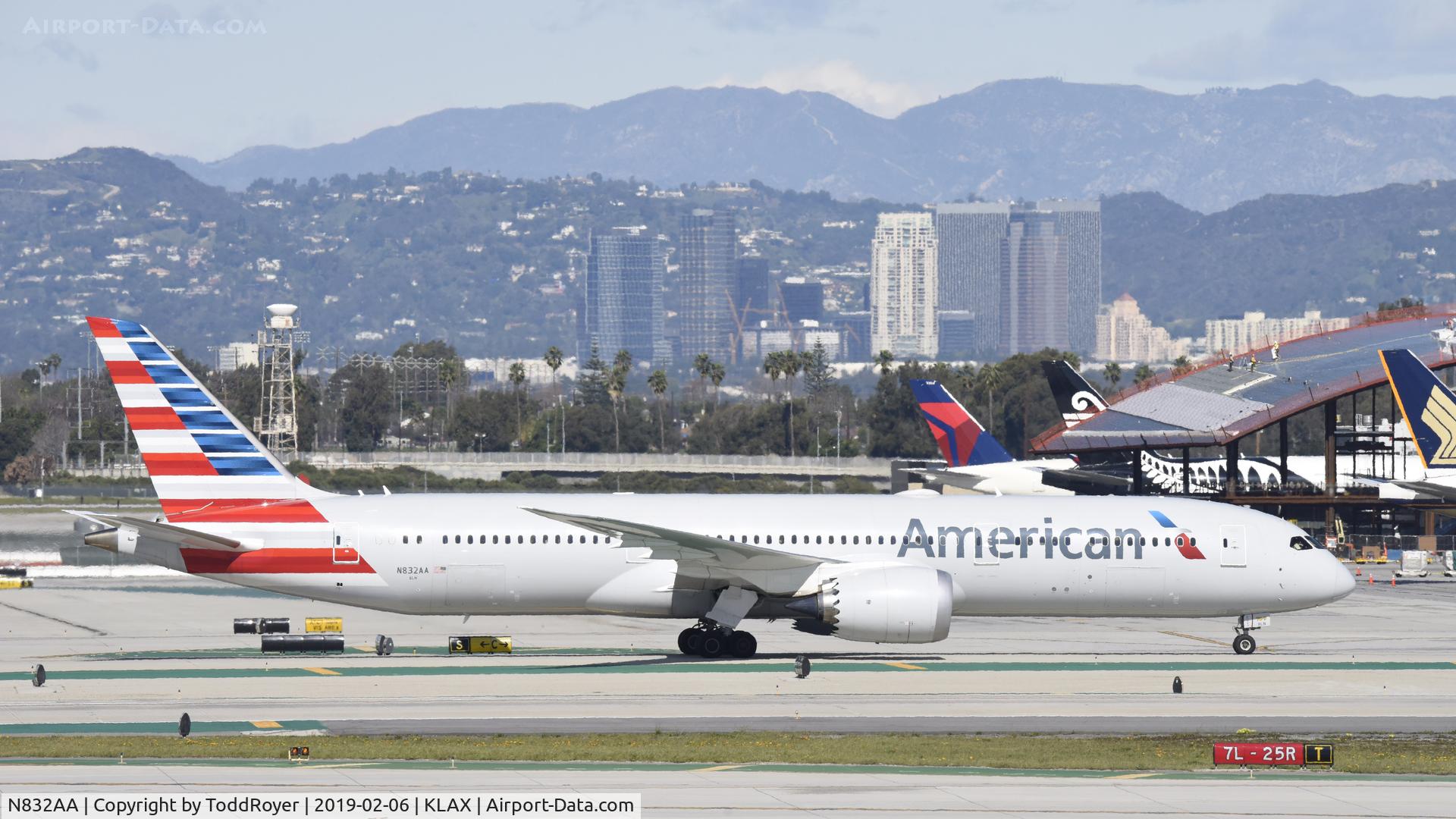 N832AA, 2017 Boeing 787-9 Dreamliner C/N 40638, Taxiing to gate at LAX