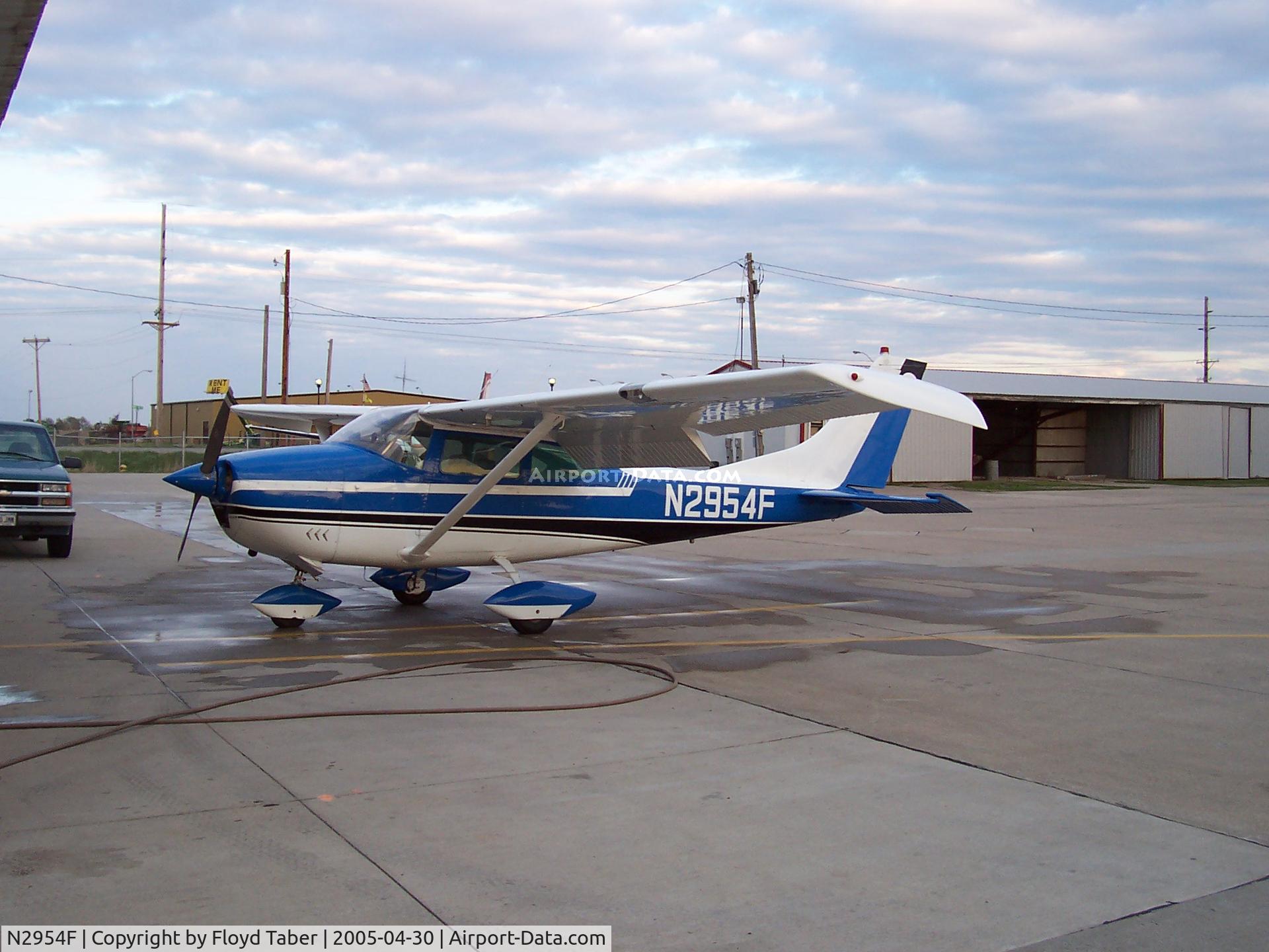 N2954F, 1966 Cessna 182J Skylane C/N 18257054, Wash day