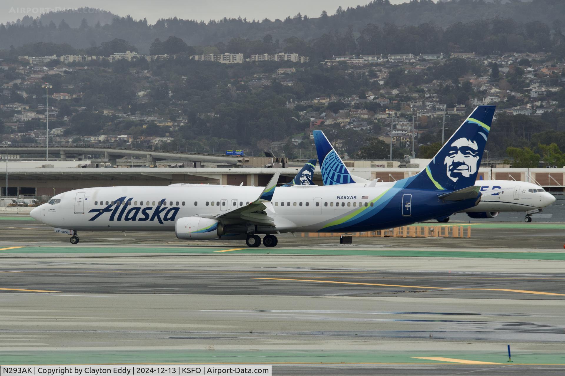 N293AK, 2018 Boeing 737-990/ER C/N 64302, SFO 2024