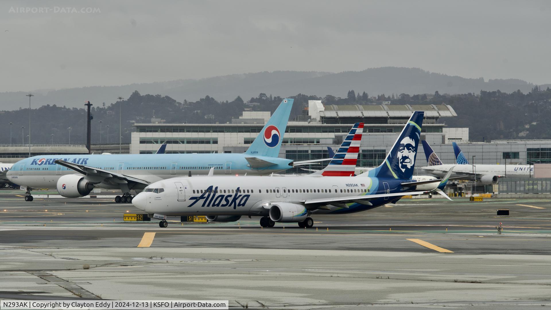 N293AK, 2018 Boeing 737-990/ER C/N 64302, SFO 2024