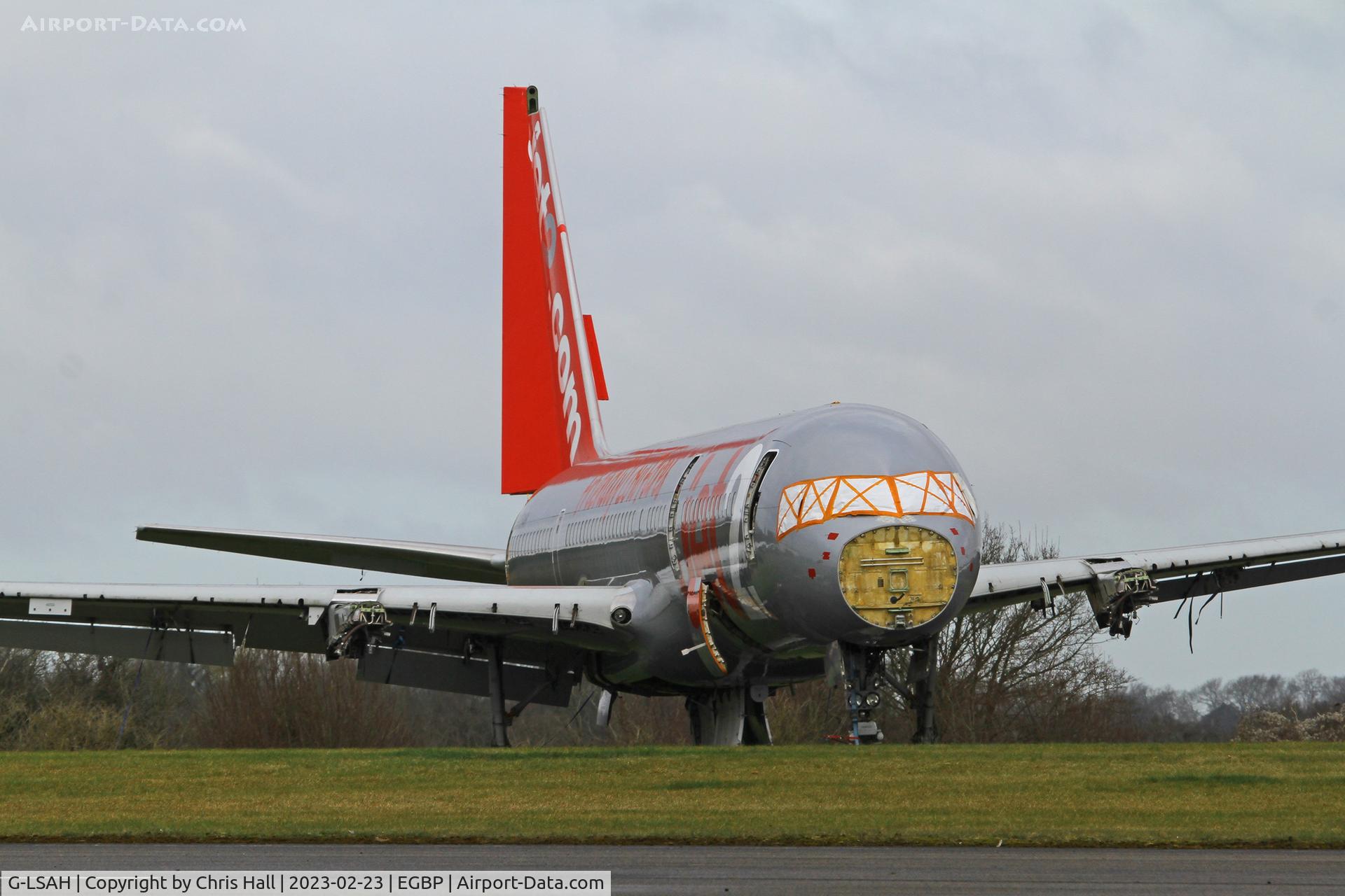 G-LSAH, 1987 Boeing 757-21B C/N 24015, Kemble