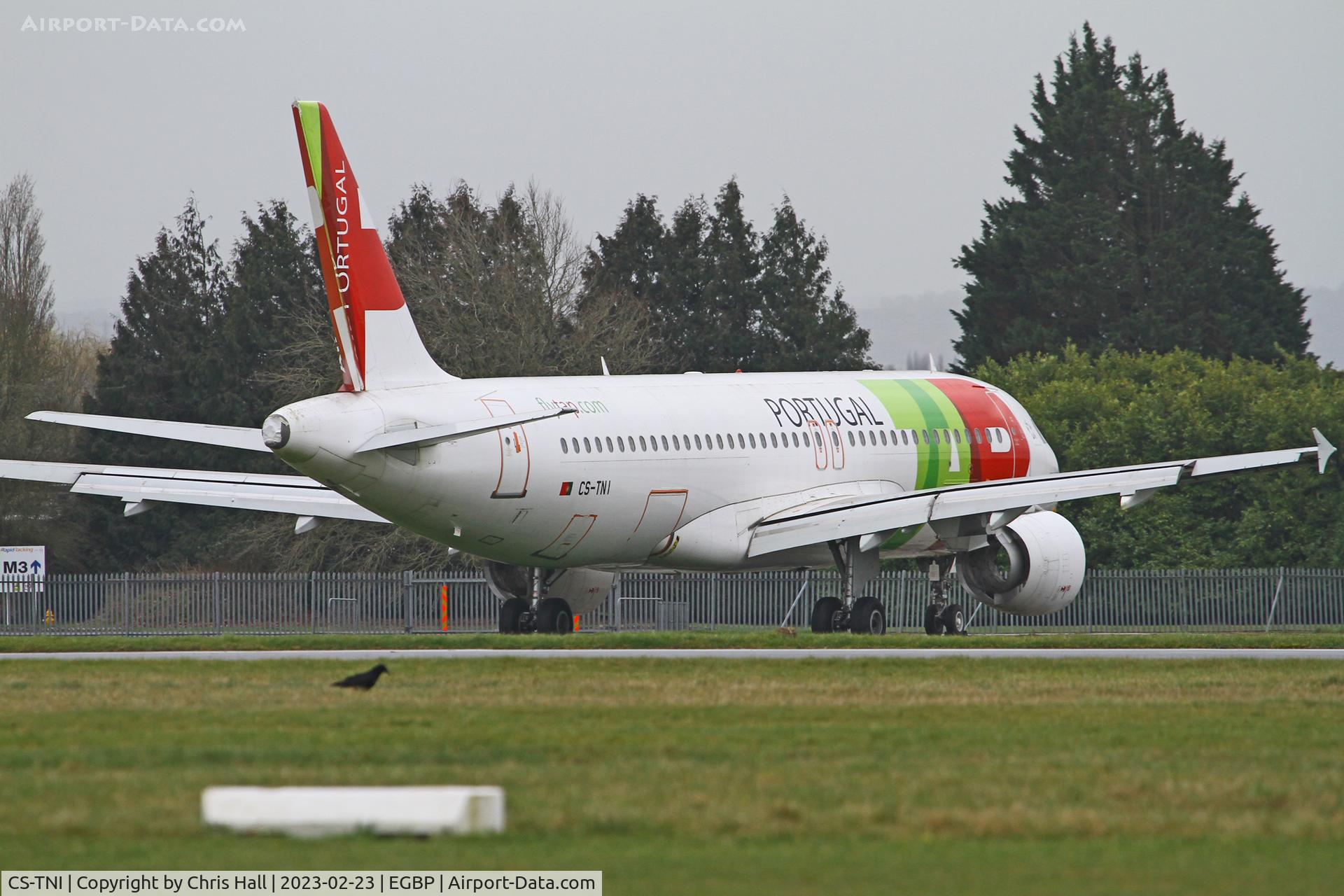 CS-TNI, 1999 Airbus A320-214 C/N 982, Kemble