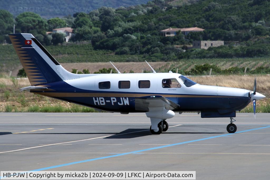 HB-PJW, 1988 Piper PA-46-310P Malibu C/N 4608128, Parked