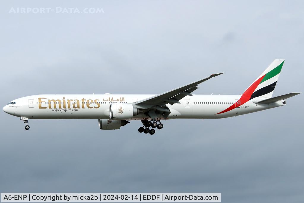 A6-ENP, 2014 Boeing 777-31H/ER C/N 41362, Landing