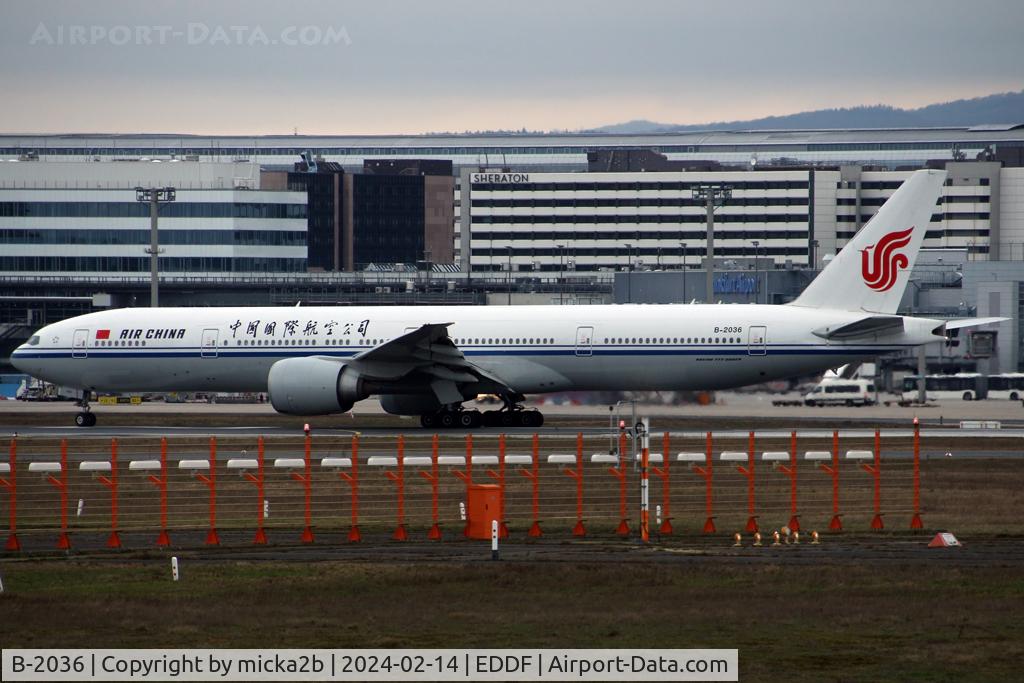 B-2036, 2012 Boeing 777-39L/ER C/N 38676, Taxiing