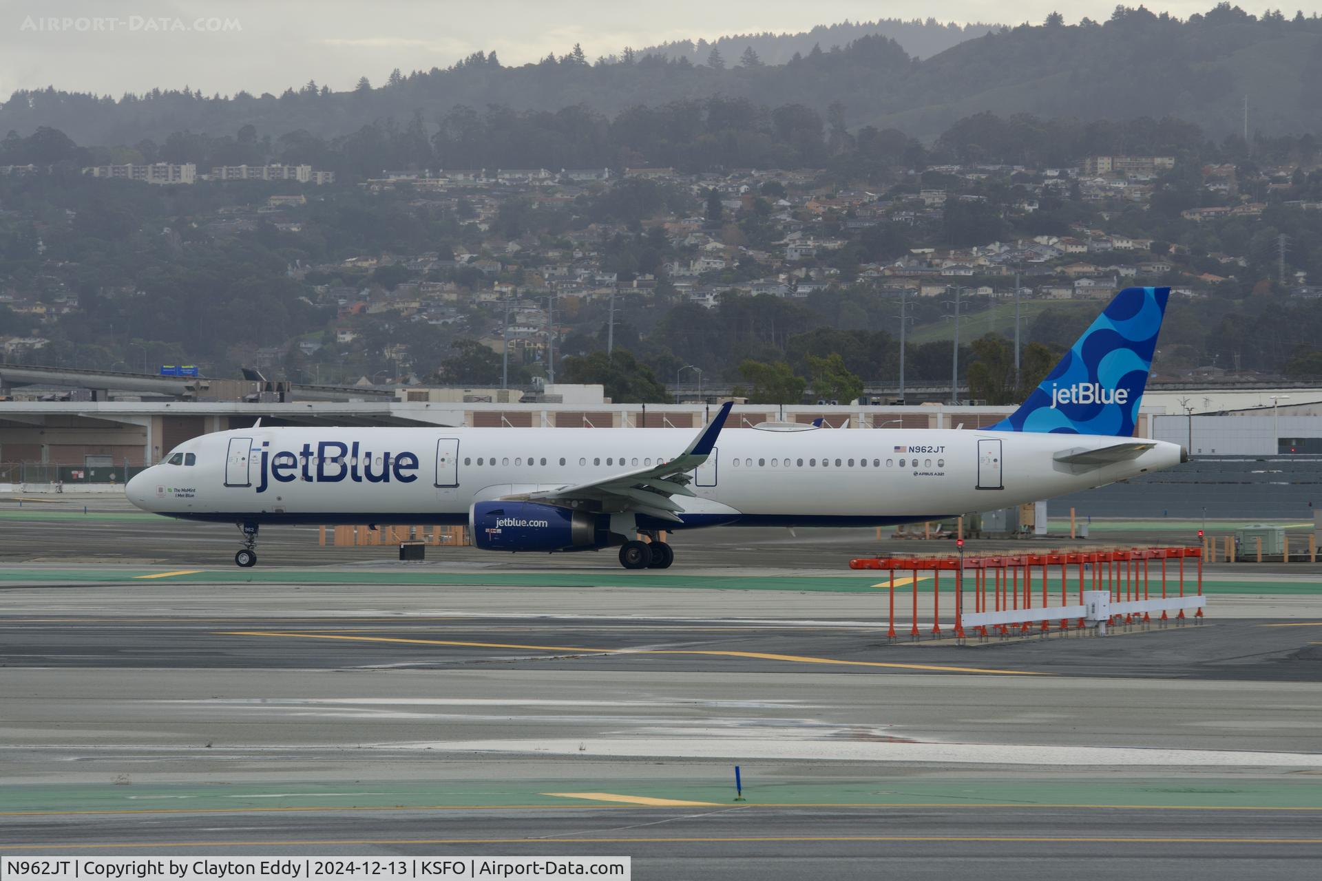 N962JT, 2016 Airbus A321-231 C/N 6988, Departing to the South runway 10. SFO 2024