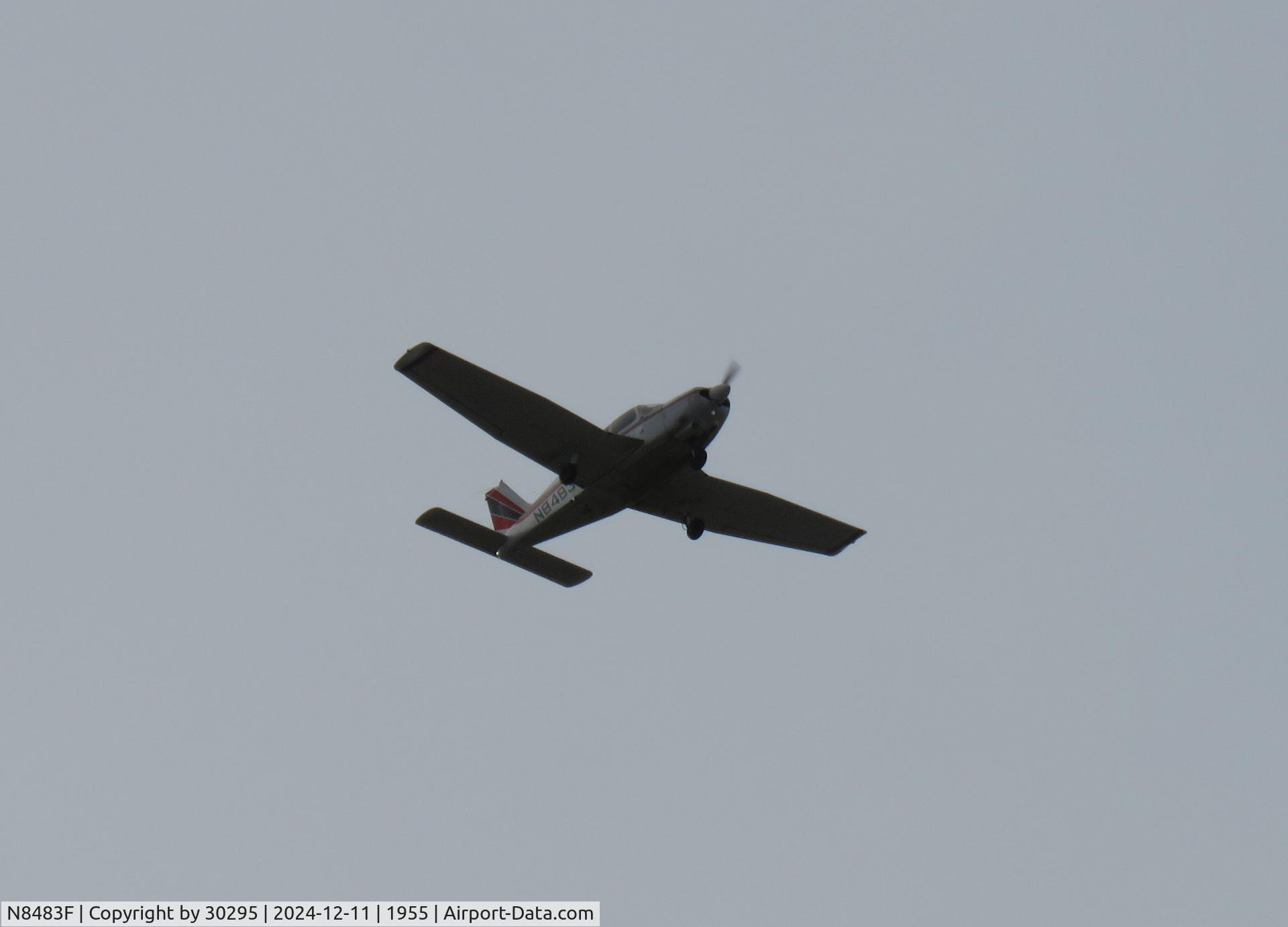 N8483F, 1976 Piper PA-28-181 C/N 28-7790250, Eastbound