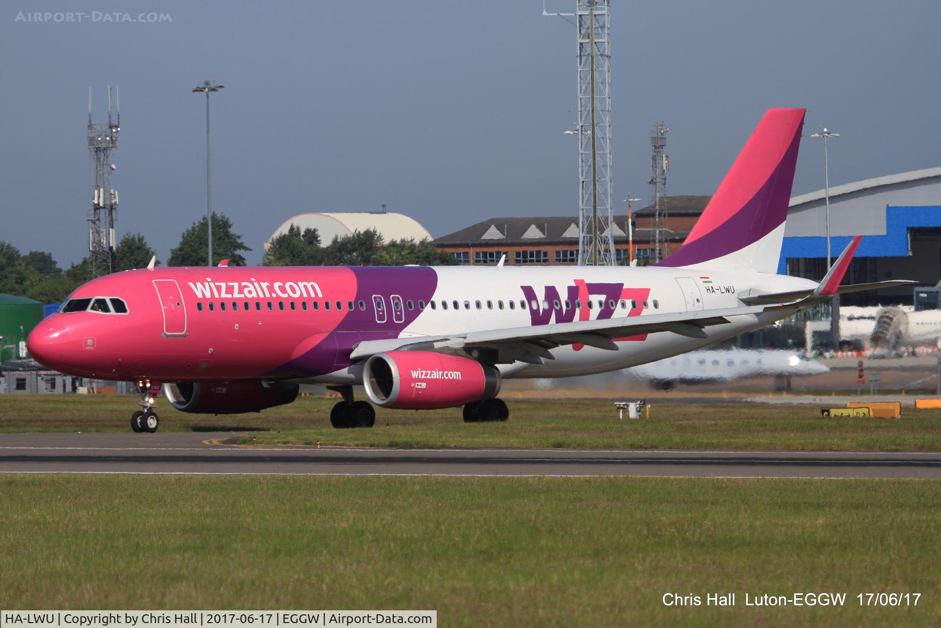HA-LWU, 2013 Airbus A320-232 C/N 5617, Luton