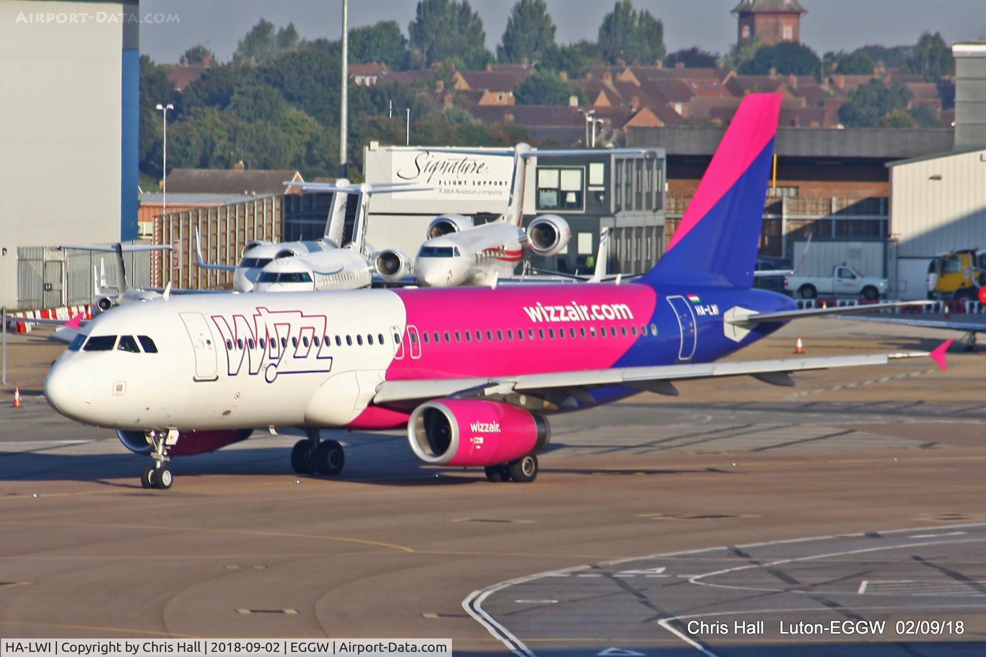 HA-LWI, 2011 Airbus A320-232 C/N 4628, Luton