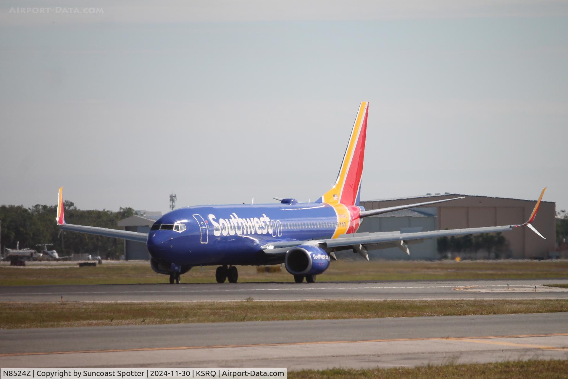 N8524Z, 2017 Boeing 737-8H4 C/N 36970, Southwest Flight 2563 arrives on Runway 32 at Sarasota-Bradenton International Airport following flight from Chicago-Midway International Airport
