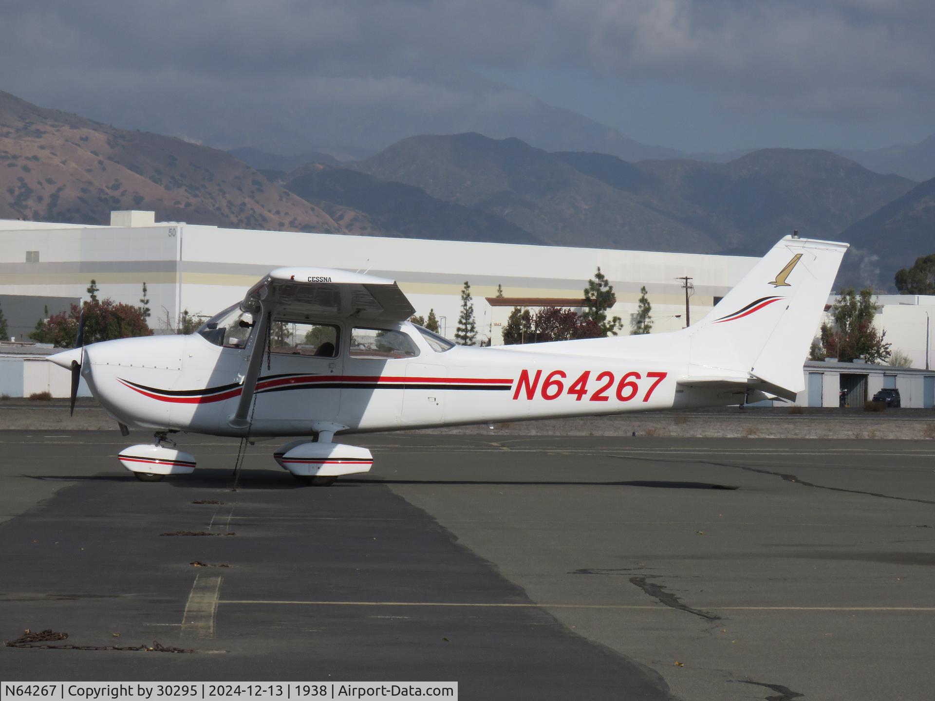 N64267, 1975 Cessna 172M C/N 17265139, Parked