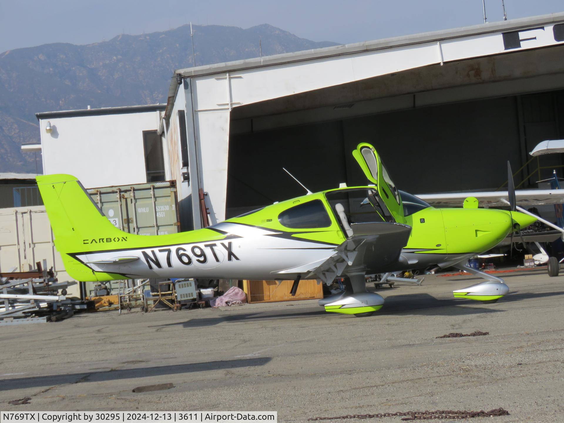 N769TX, 2021 Cirrus Design Corp SR22T C/N 2369, Parked