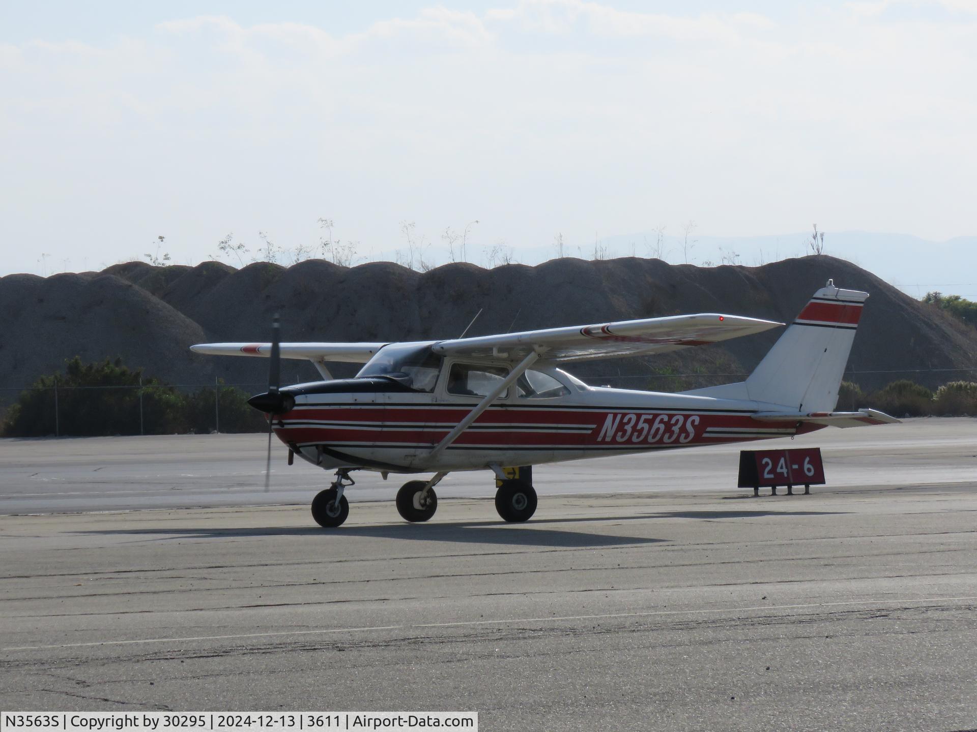 N3563S, 1964 Cessna 172E C/N 17250763, Taxiing