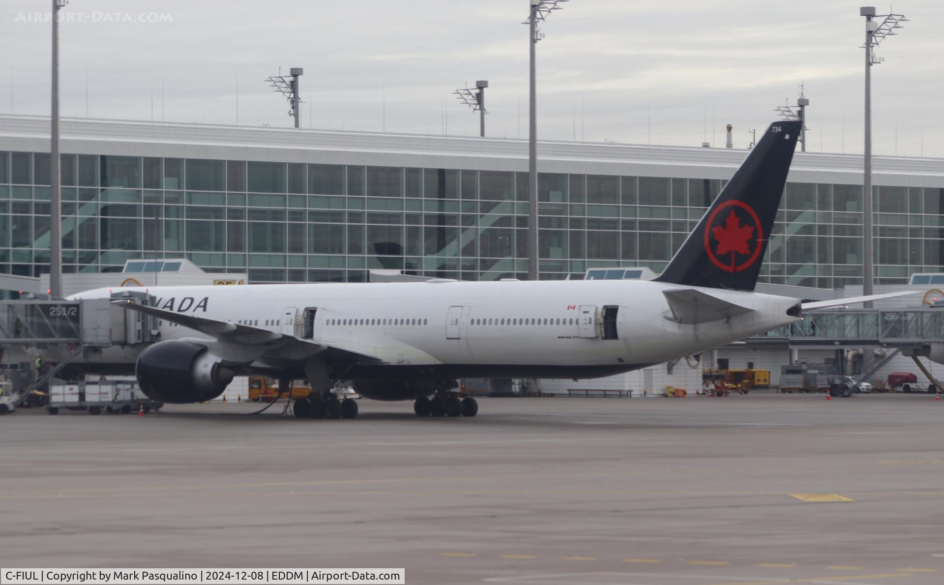 C-FIUL, 2007 Boeing 777-333/ER C/N 35255, Boeing 777-333/ER
